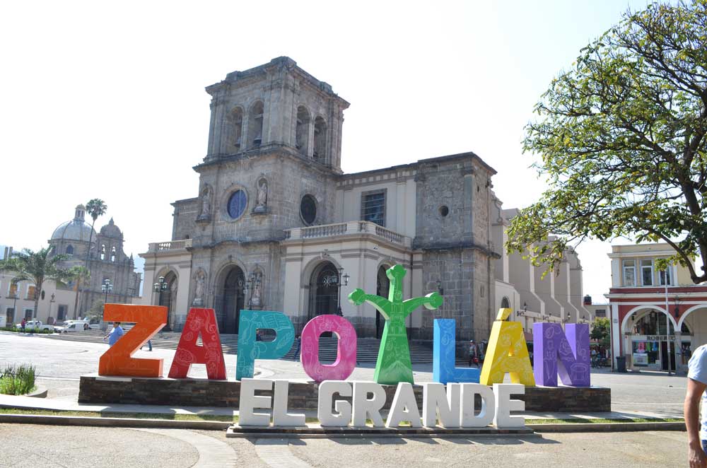 Catedral y marca de la ciudad de Zapotlán el Grande