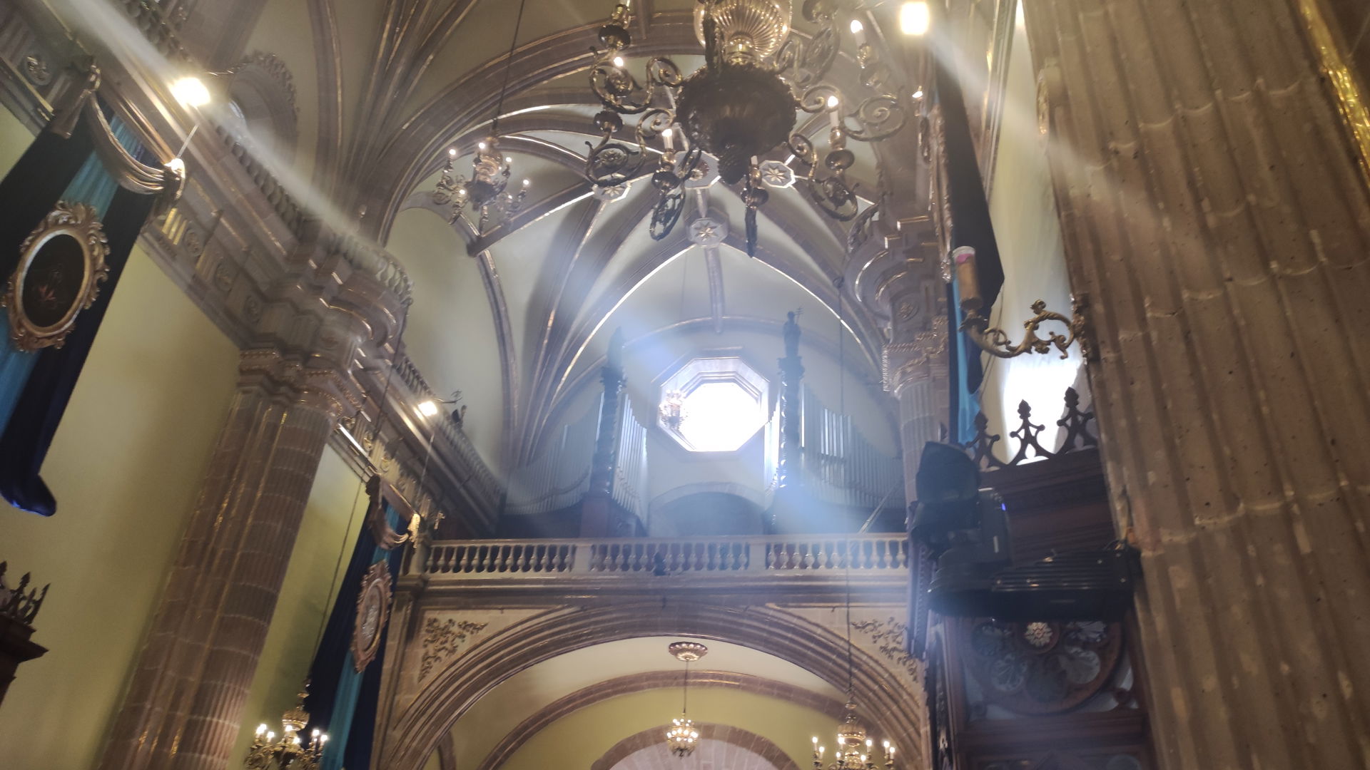 Interior de la Catedral Basílica de Nuestra Señora de San Juan …
