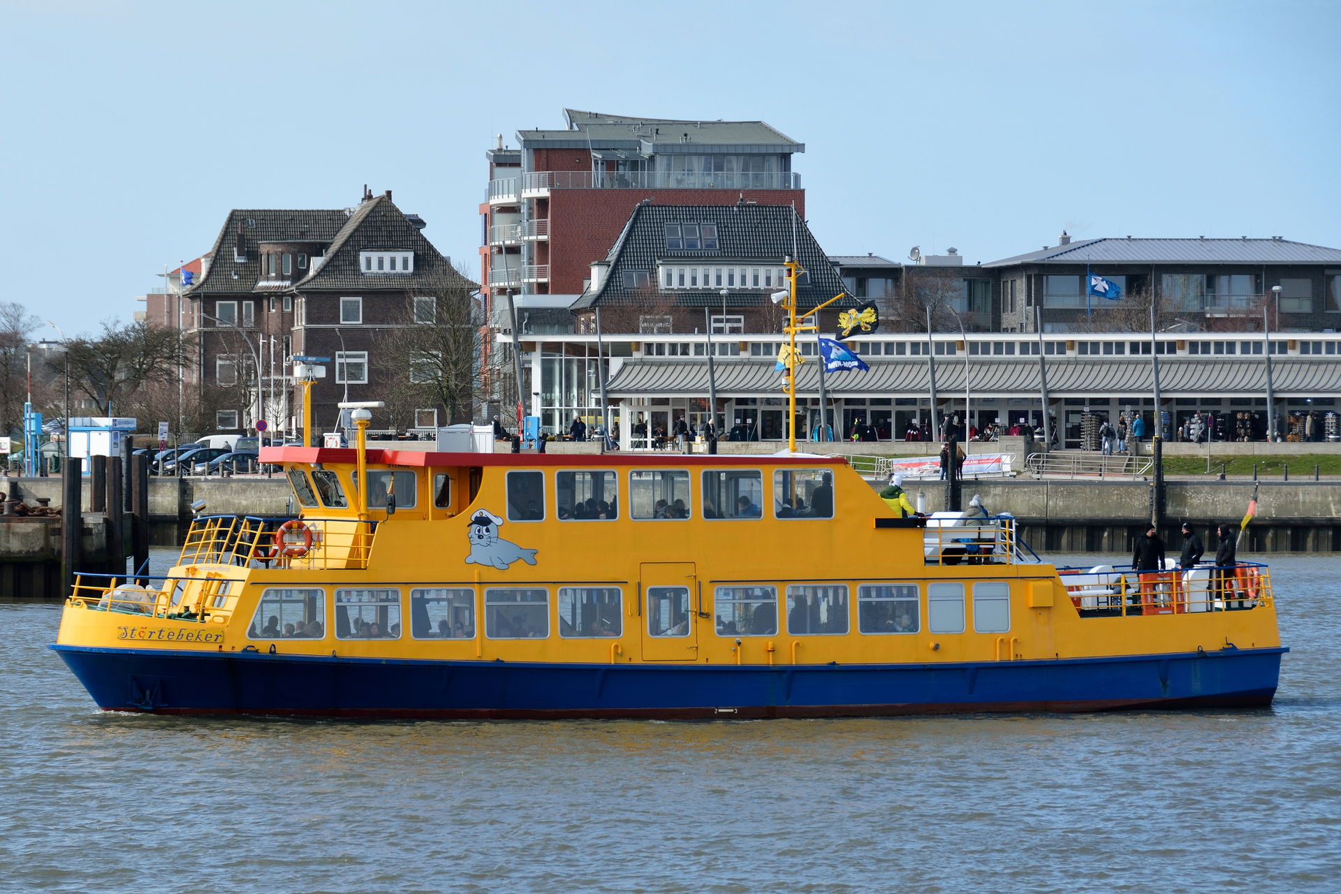 Das Ausflugsschiff "Störtebecker" in Cuxhaven.