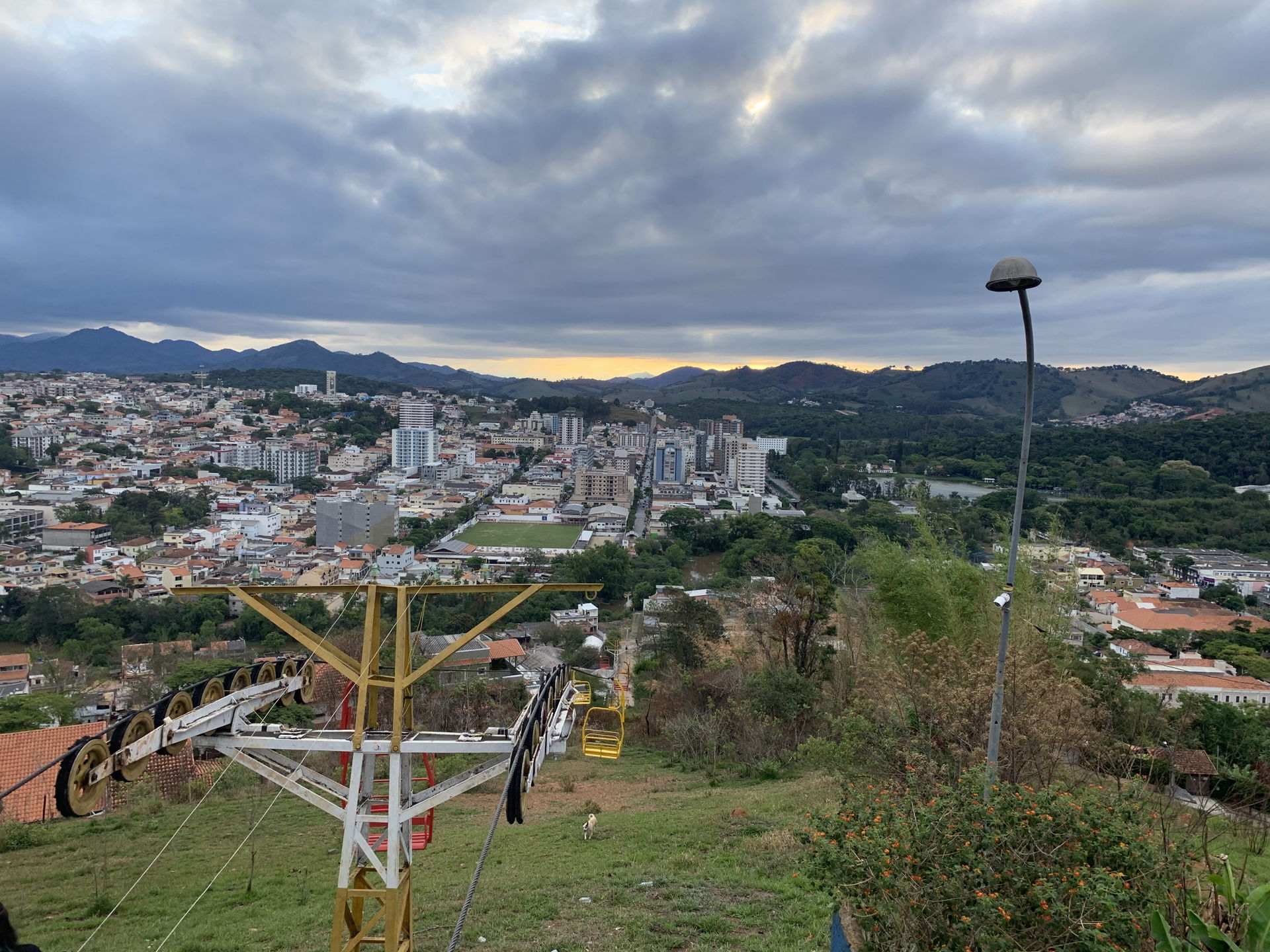 Vista da cidade pelo Mirante de São Lourenço, logo abaixo o tel…