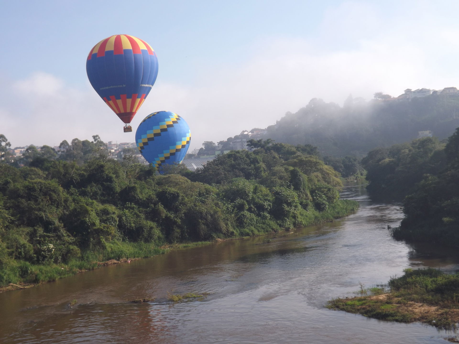 The mist from Minas': winter in São Lourenço. The city's famous…