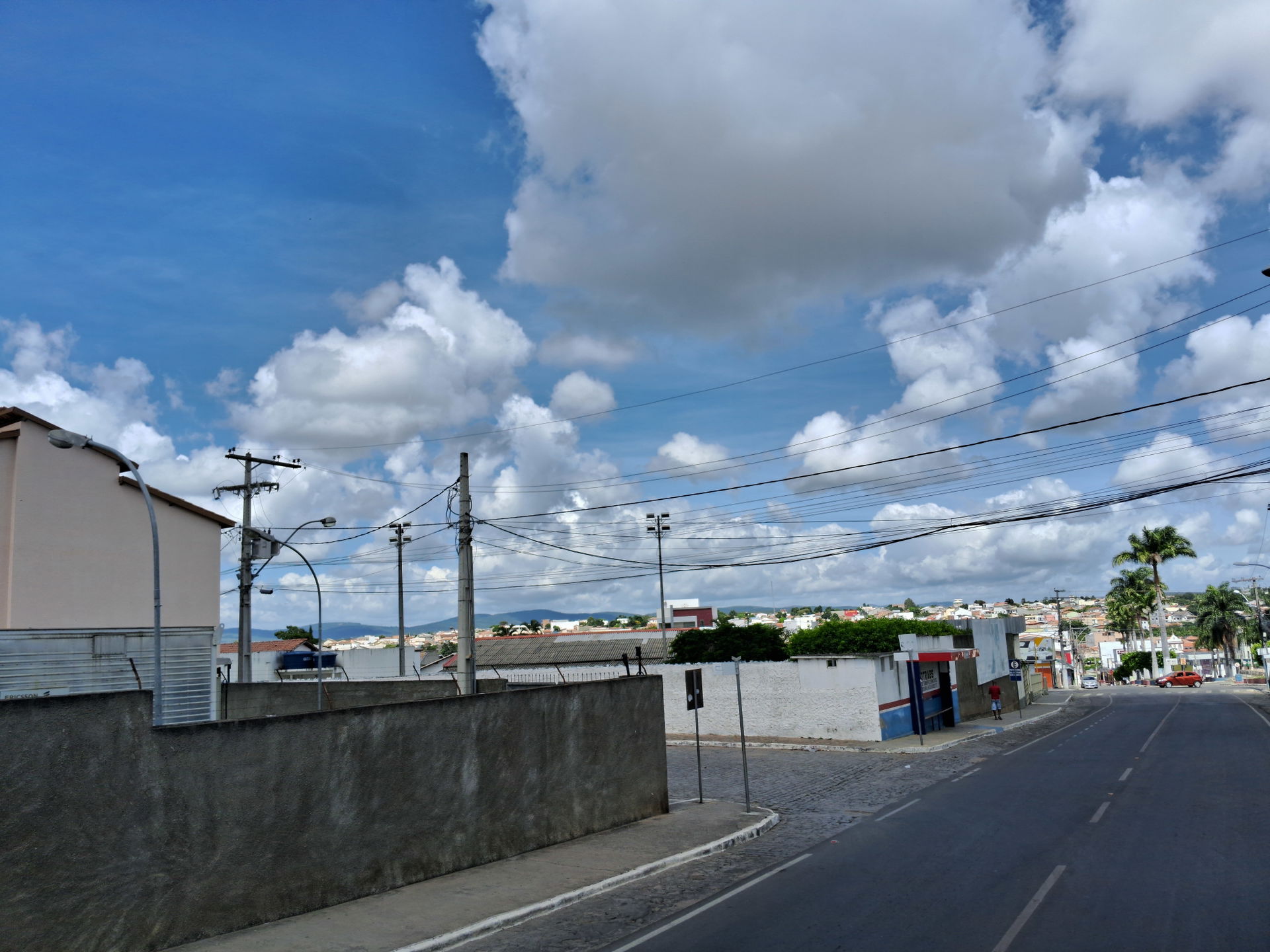 Avenida Cônego Pithon, centro de Poções, Bahia