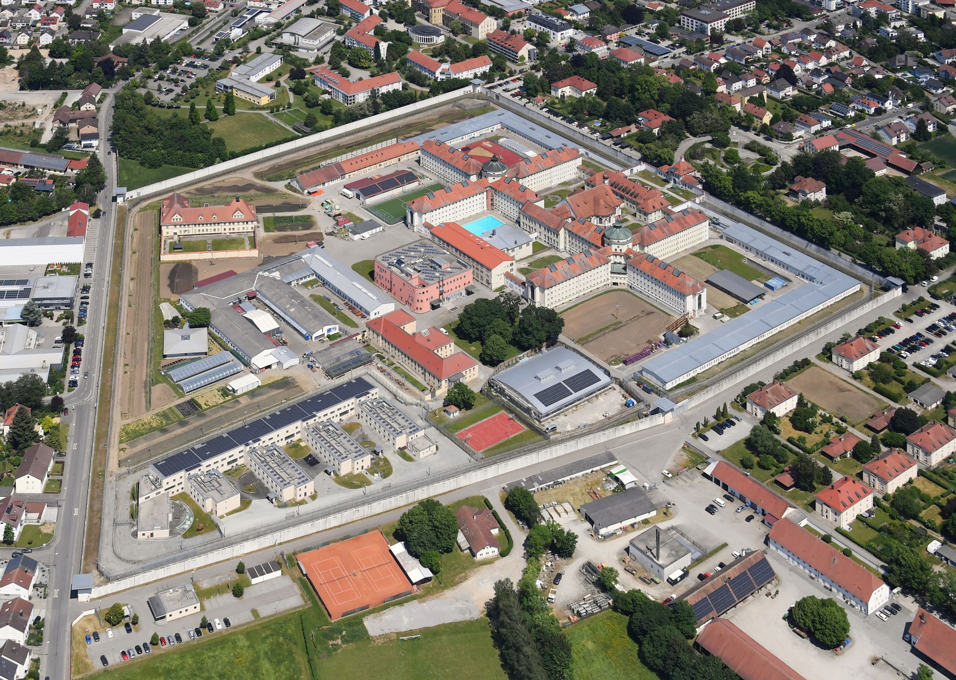 Aerial image of Straubing prison (view from the south)