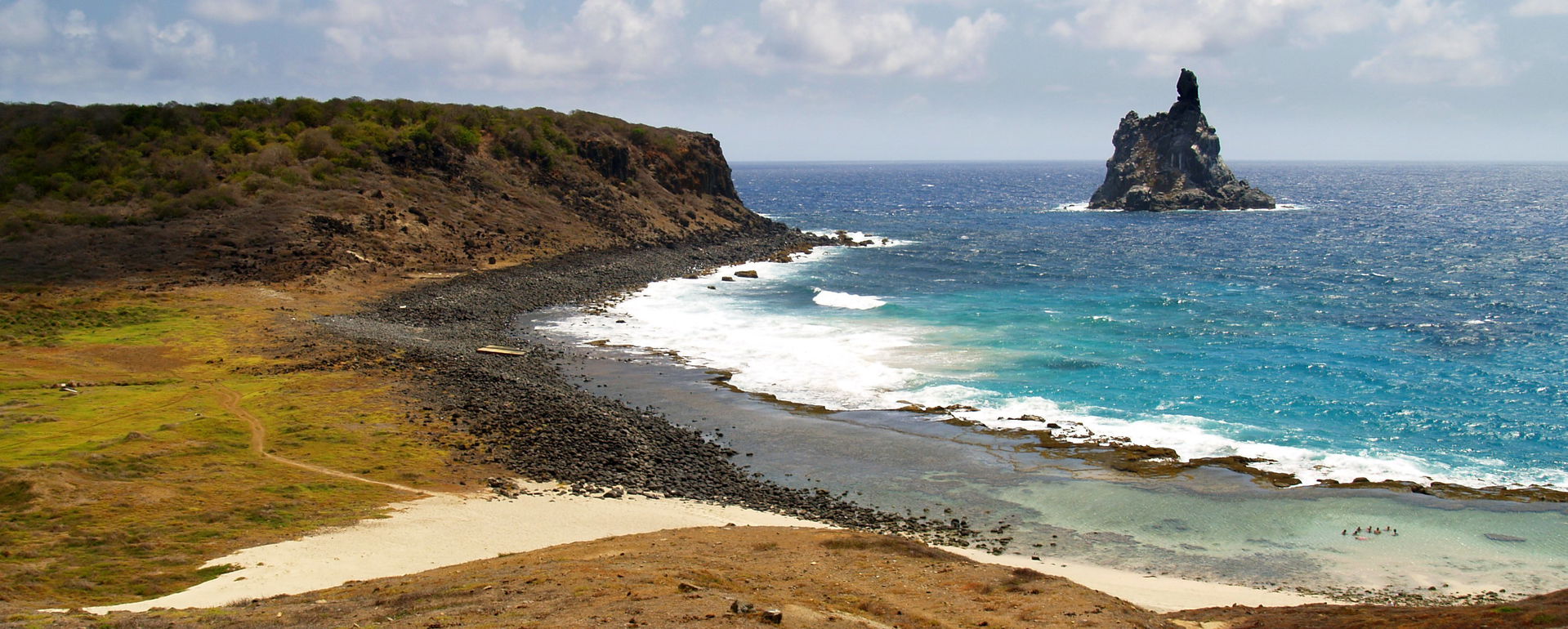 Praia da Atalaia, Fernando de Noronha. The natural pool with th…