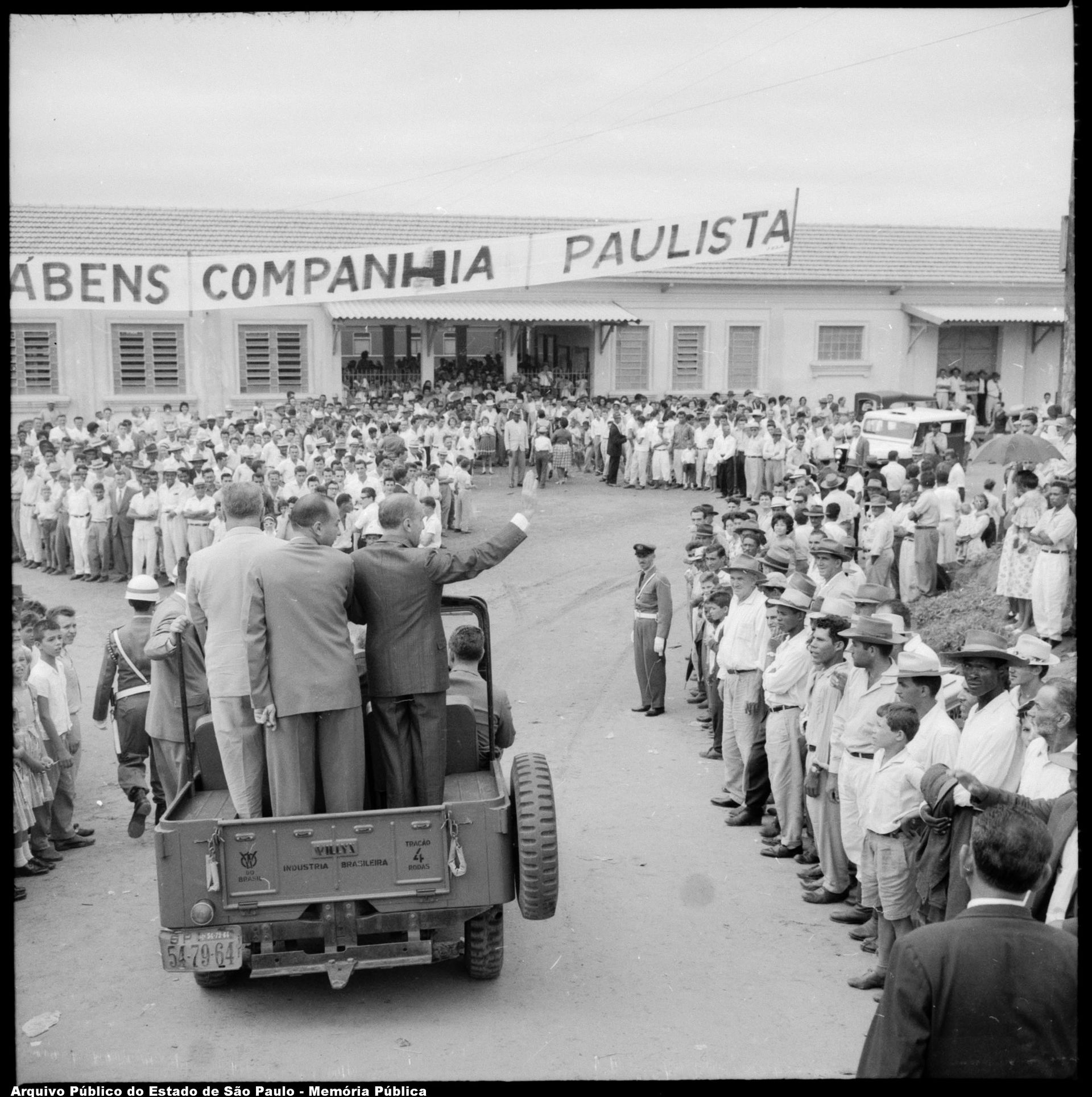 O governador Carvalho Pinto inaugura a estação Dracena da Compa…