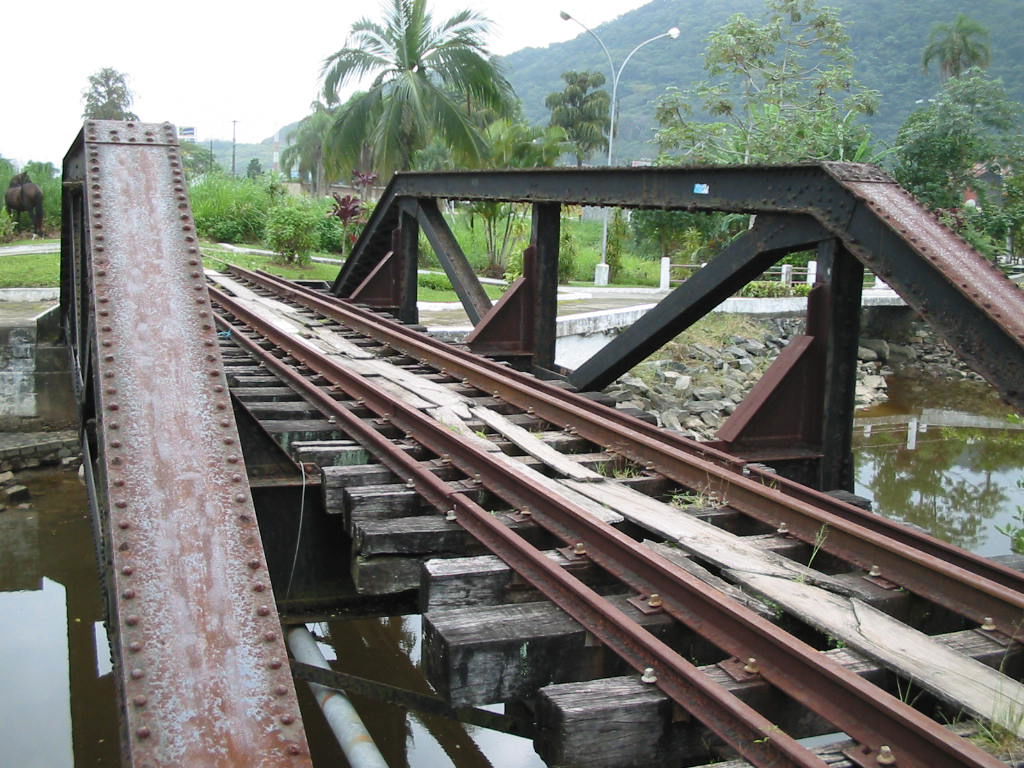 Ponte Ferroviária Sobre o Rio Mongaguá.