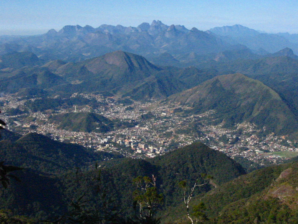 Vista da cidade de Teresópolis da Pedra do Sino