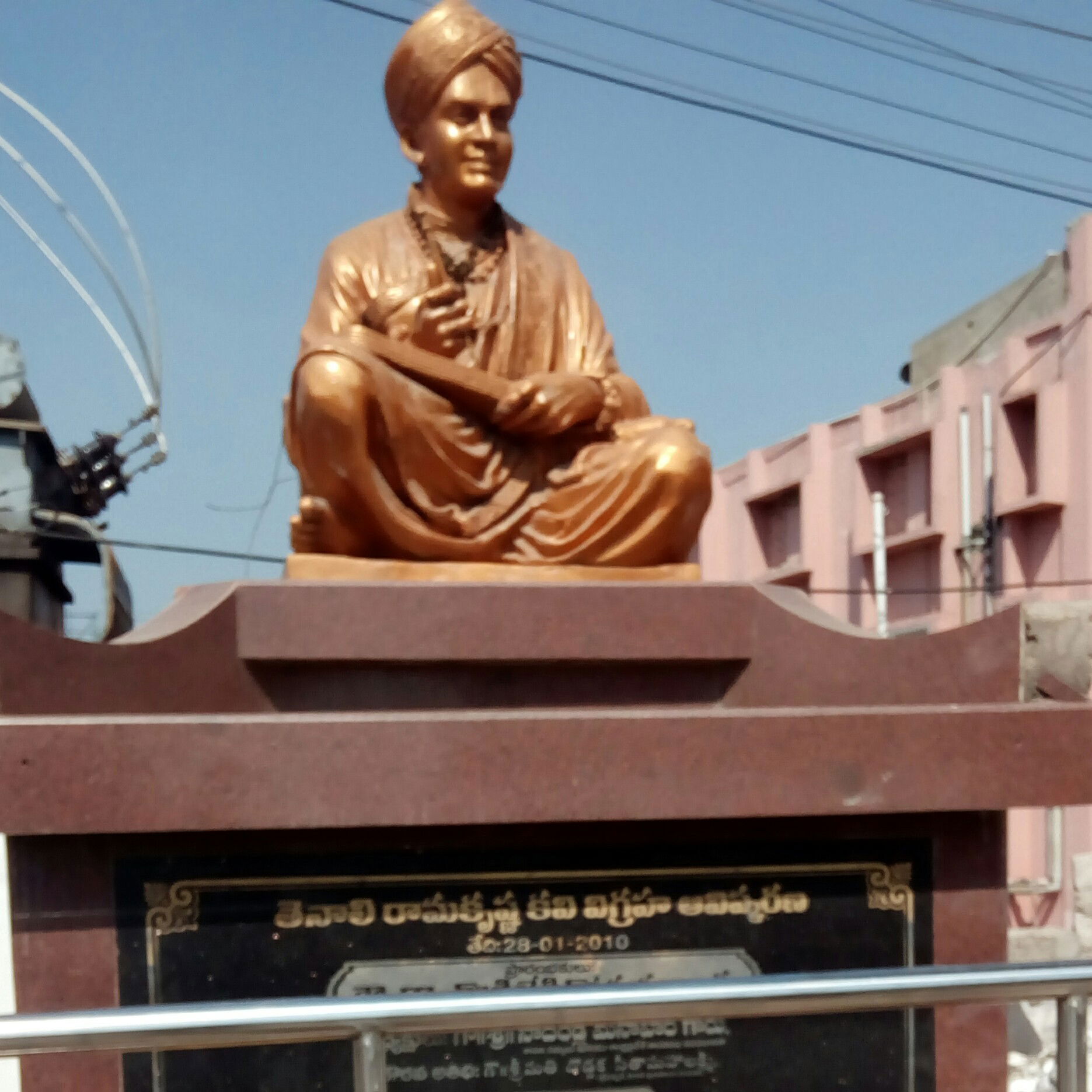 Tenali Ramakrishna statue near Municipal office