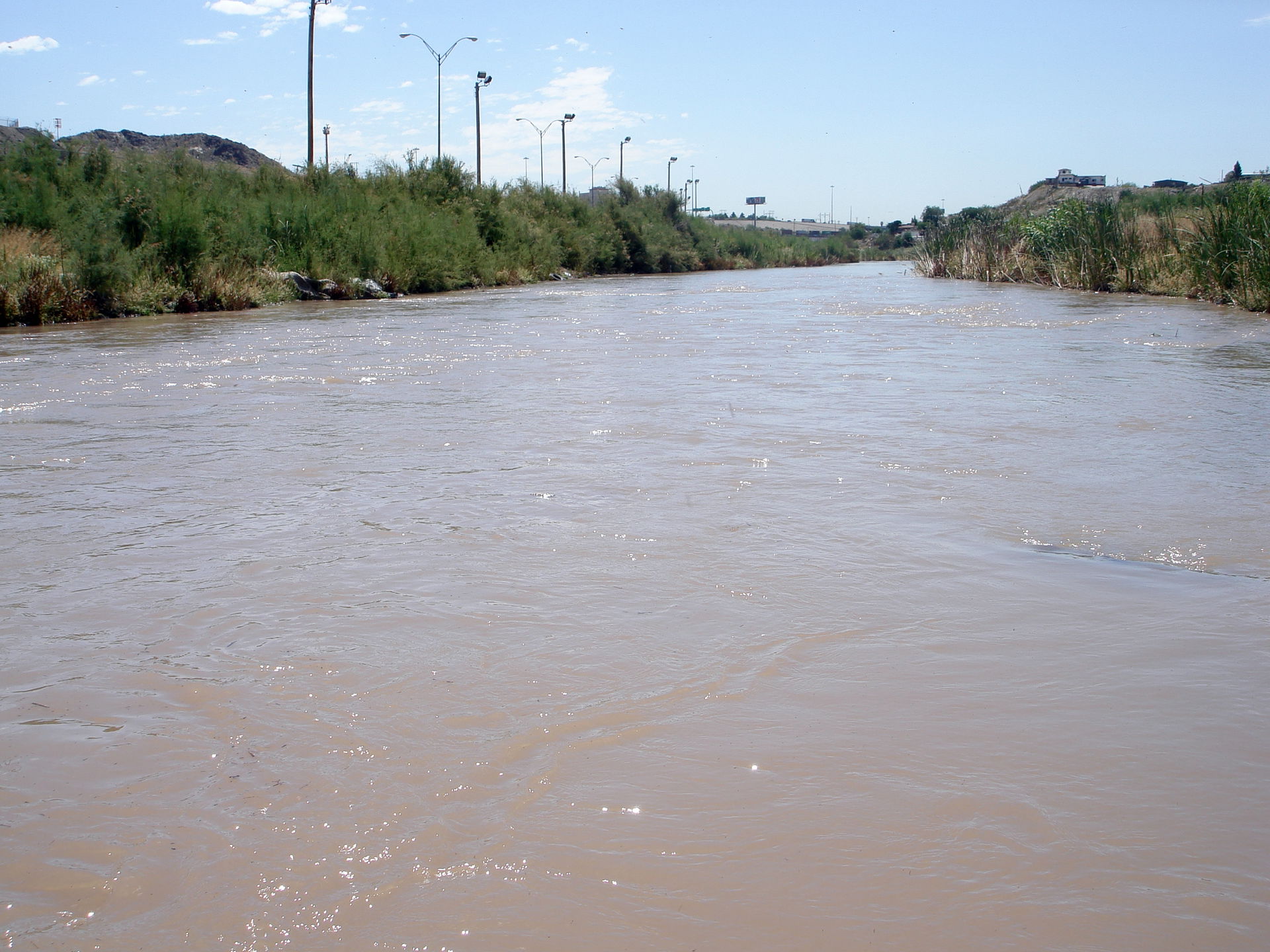 Río Bravo, frontera El Paso - Ciudad Juárez.
