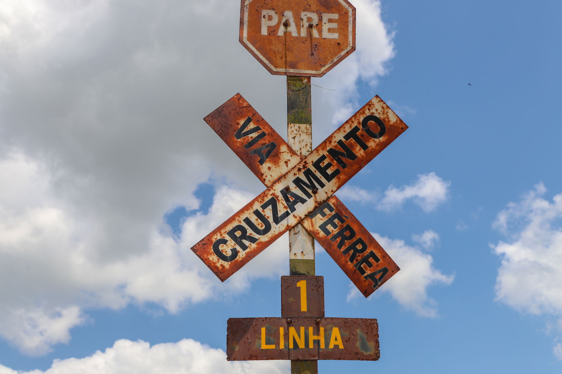 Railroad crossing sign, São Sebastião do Passé, Bahia, Brazil.
