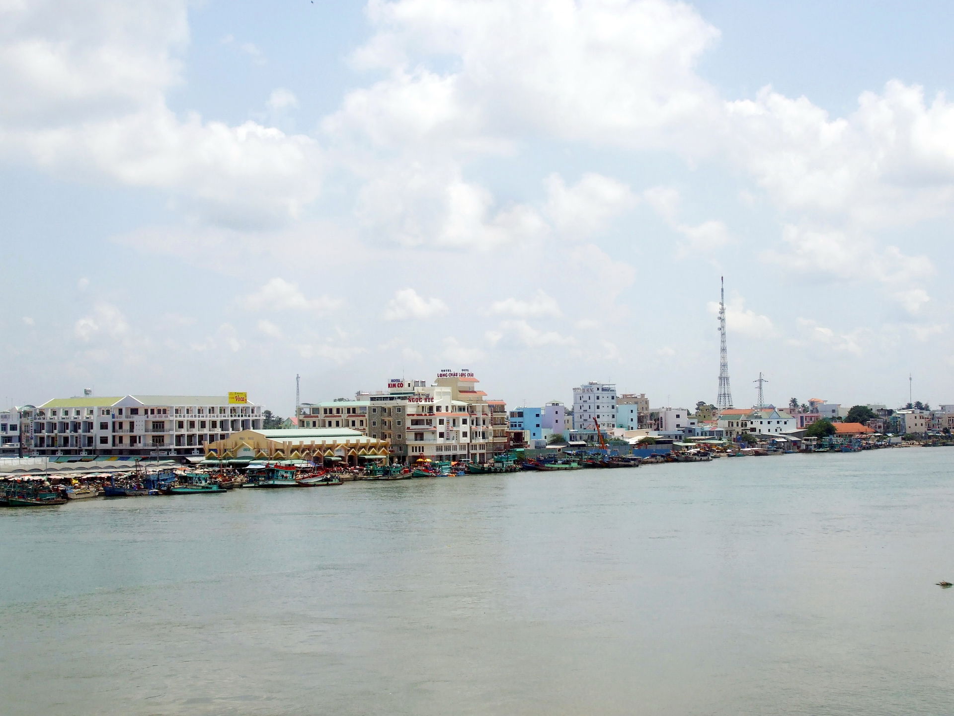 Một phần phố thị Hà Tiên (Kiên Giang, Việt Nam) hiện nay.
