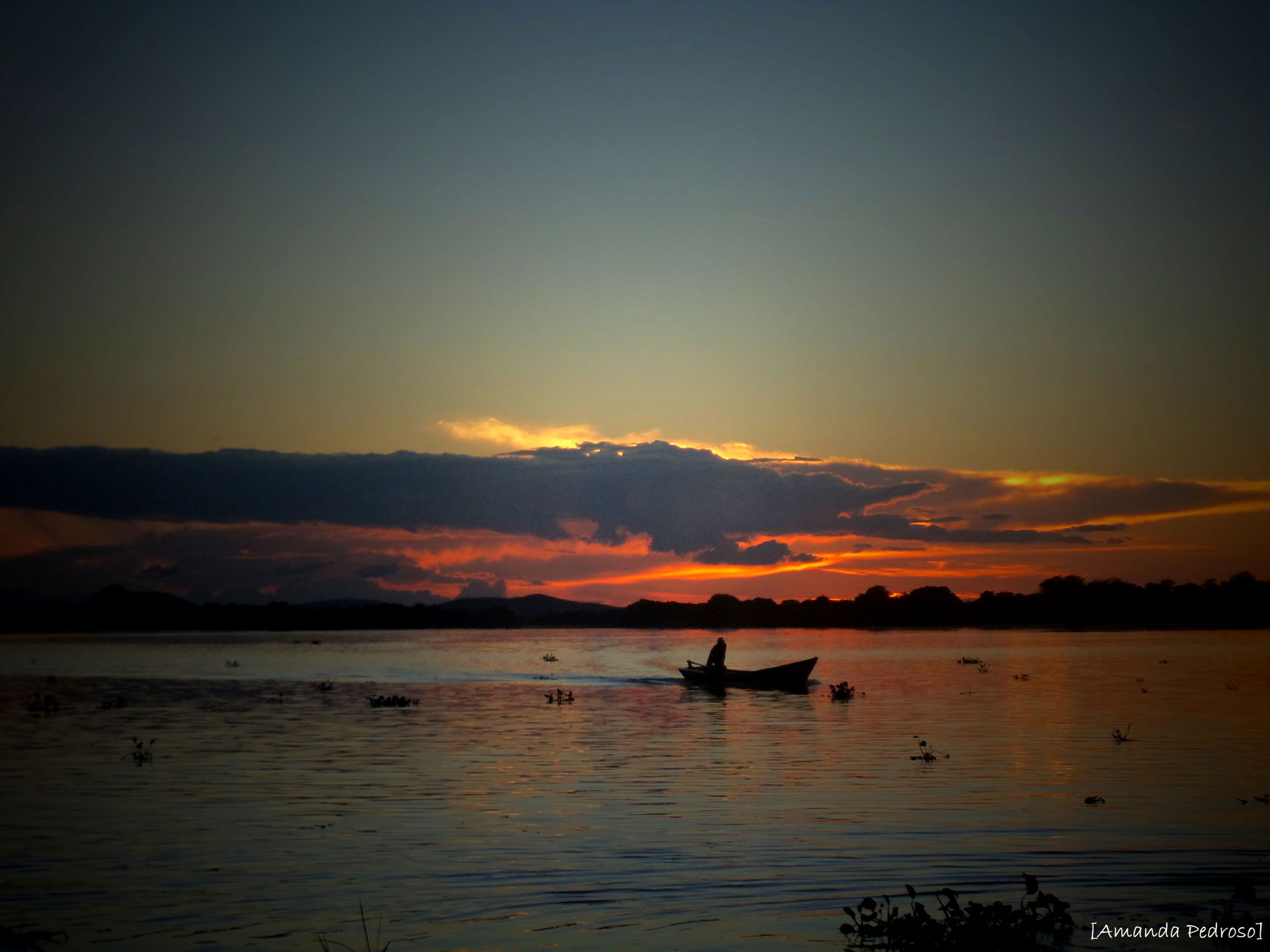 Vista do pôr do sol sobre o rio São Francisco.