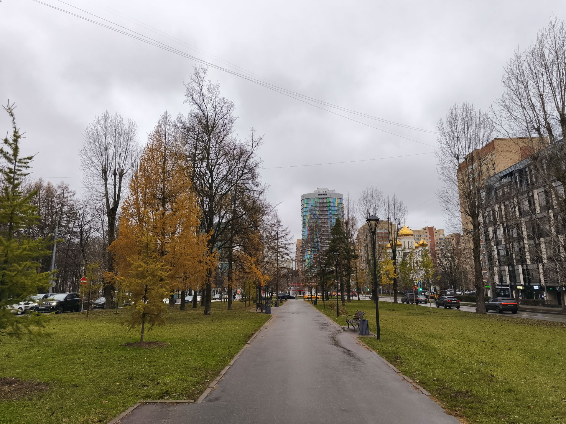 Зюзинские курганы славян-вятичей XII-XIII вв., вид осенним днём…