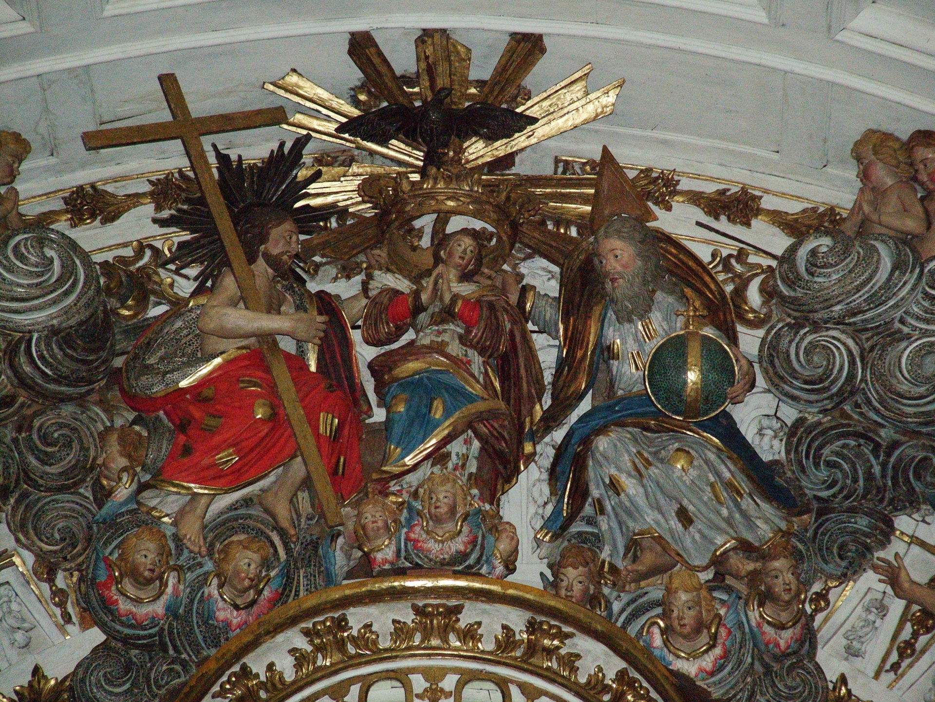 Arremate do arco do retábulo-mor da Igreja Matriz de Nossa Senh…