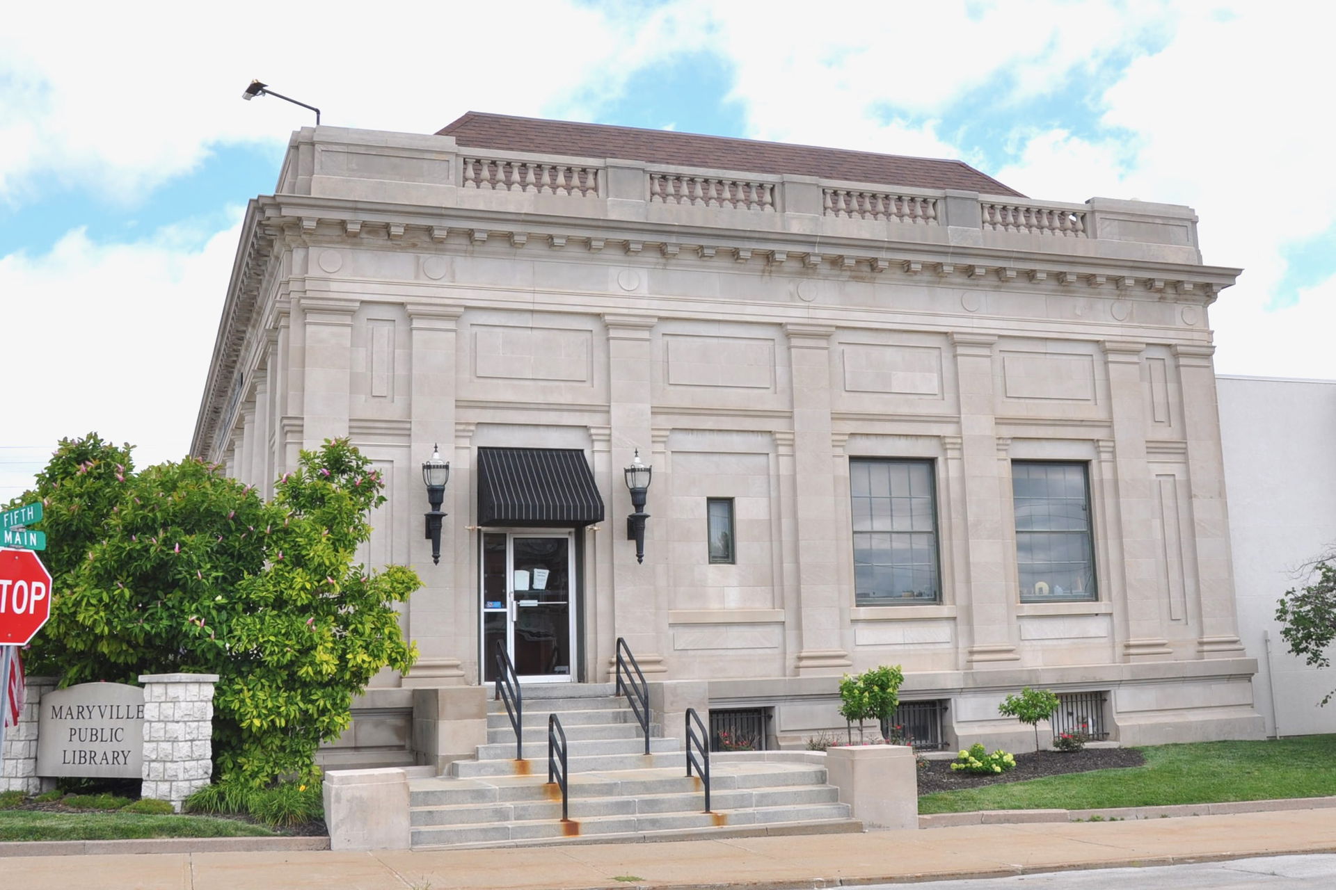 Maryville Post Office
On the South Elevation, the second bay co…