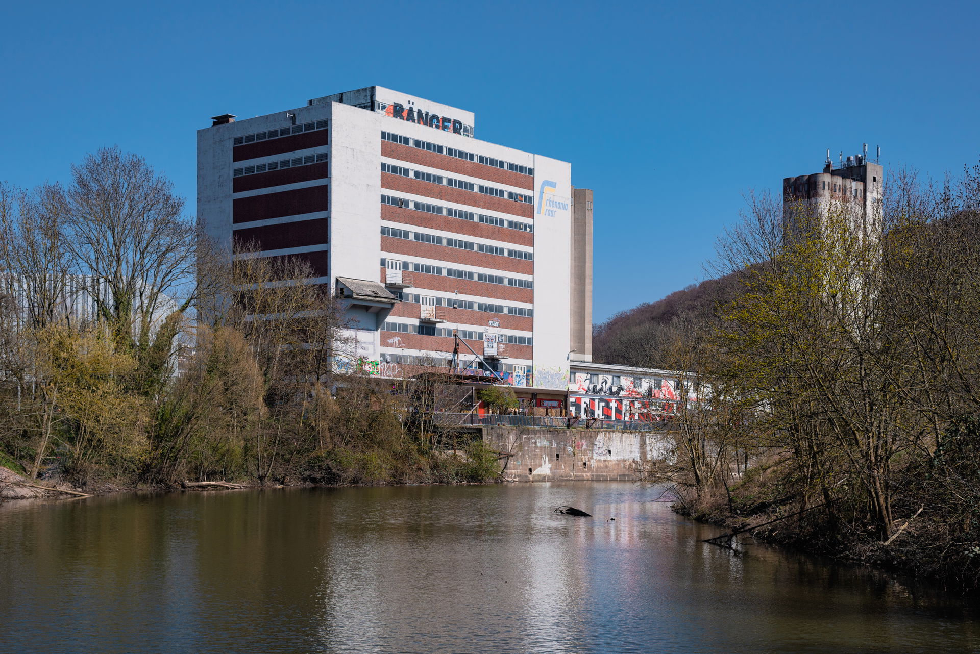 The Rhenania-Hochhaus the Eastern harbor at the Saar in Saarbrü…
