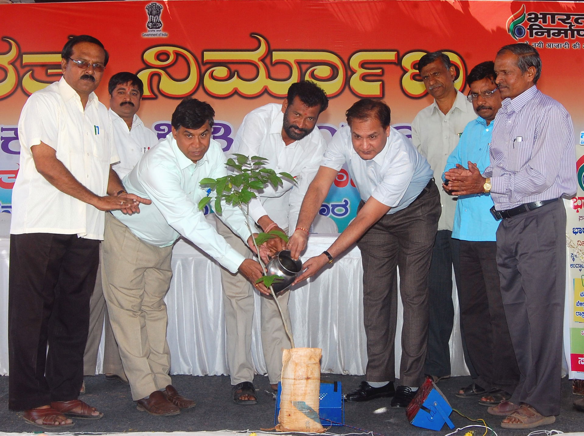 The Town Municipal President, Mudhol, Shri Raju Paloji inaugura…