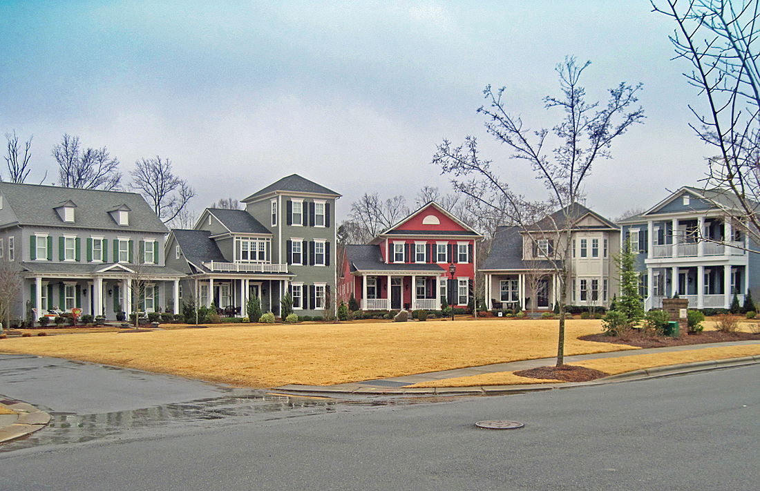 Loop road with single family homes near Davidson
This work is l…