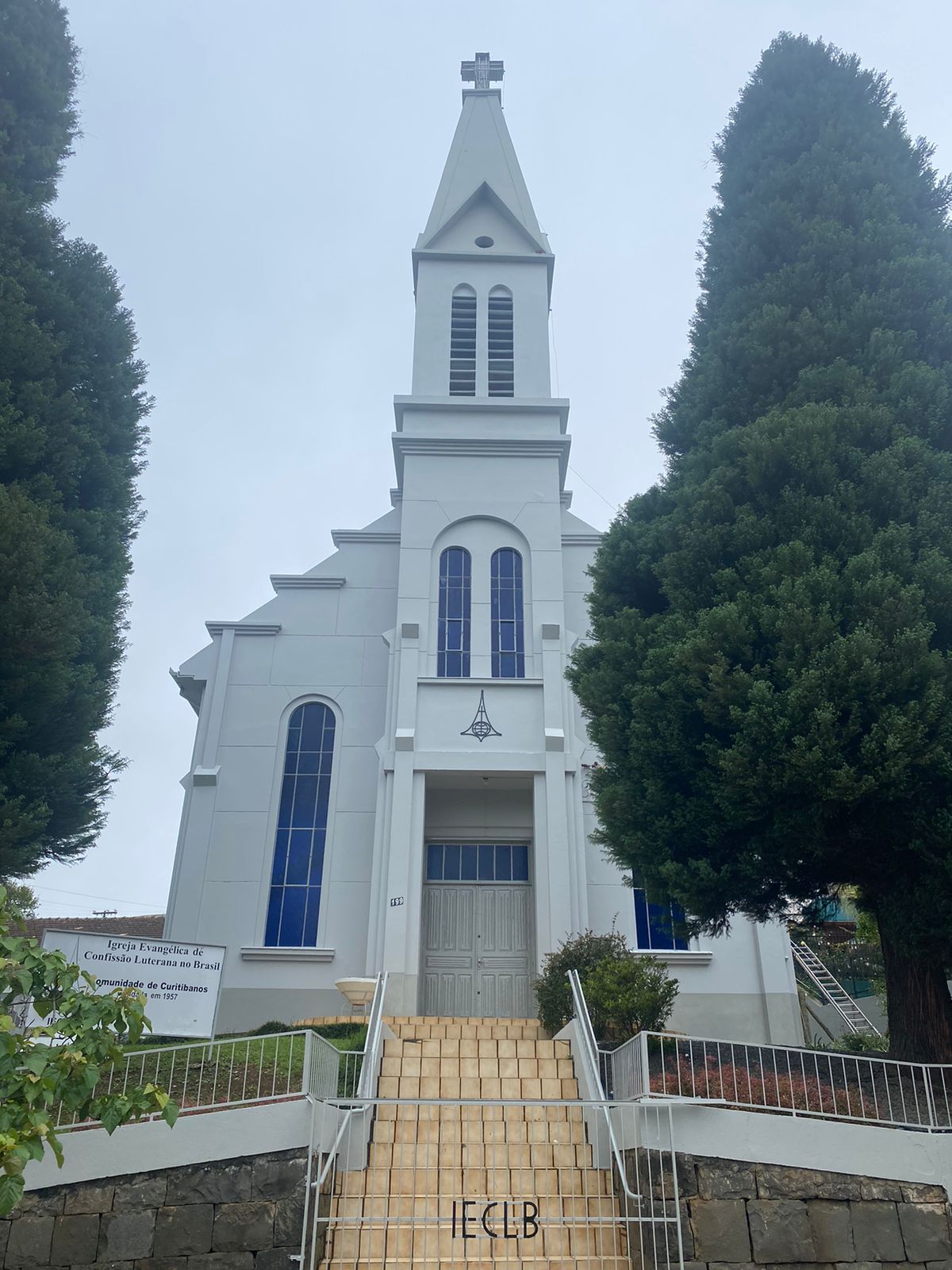 Foto da fachada do templo da Comunidade Luterana de Curitibanos.