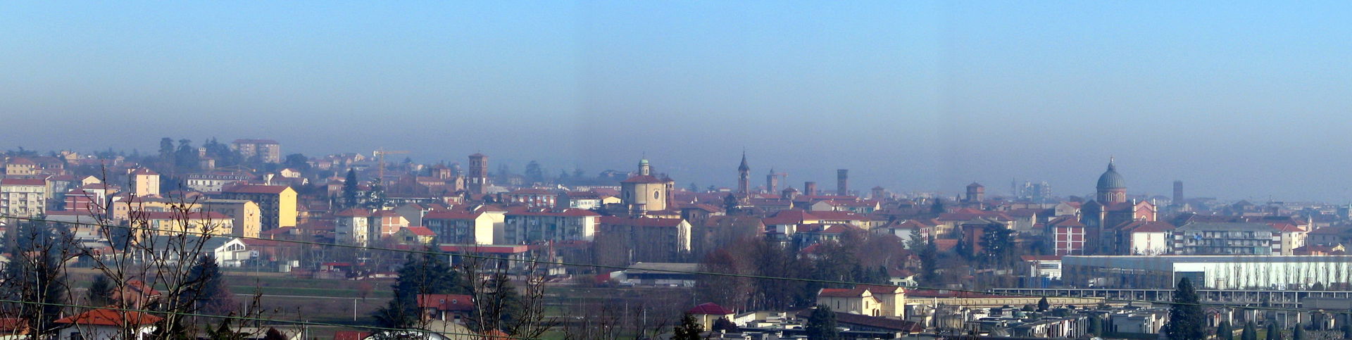 Asti, veduta panoramica della città vista da ovest.