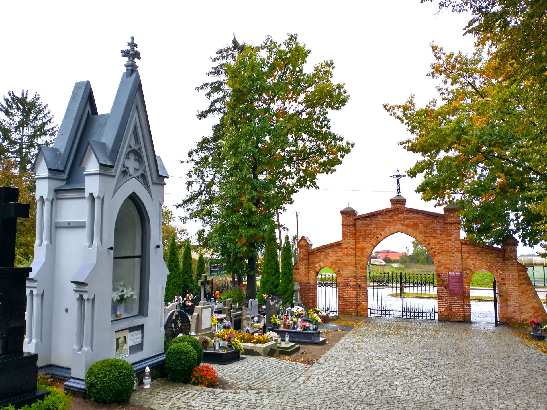 Kościół św. Jerzego i Opatrzności Bożej w Tychnowach – rzymskok…