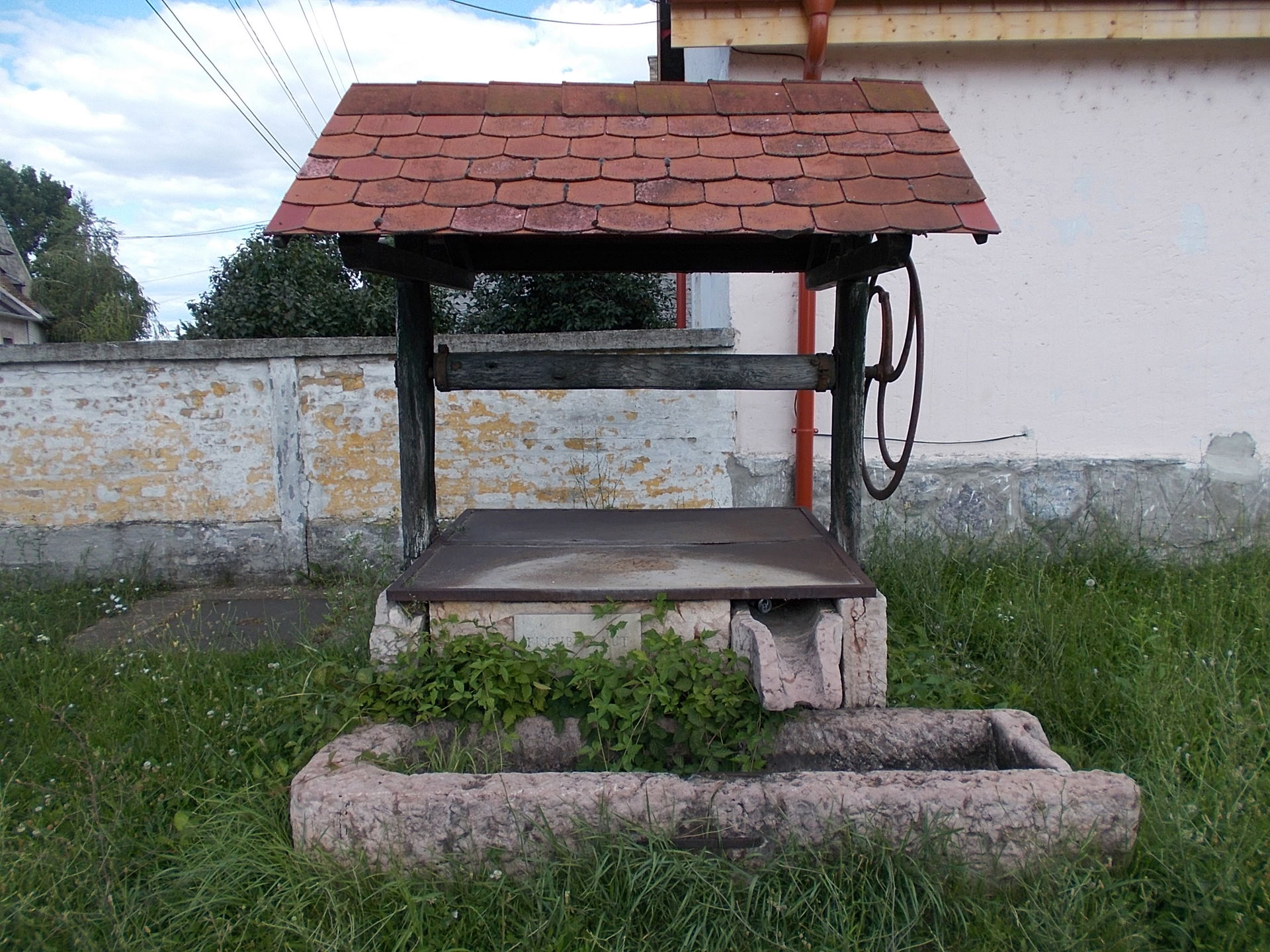: Fischbein Well - Balassi Bálint Street corner, Nyergesújfalu,…