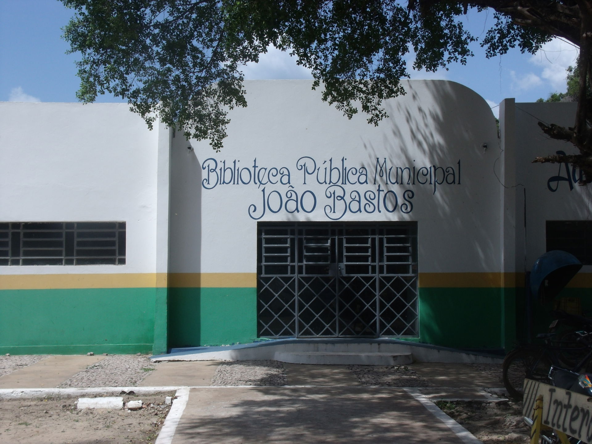 Front image of the Municipal Library Altos, state of Piaui.