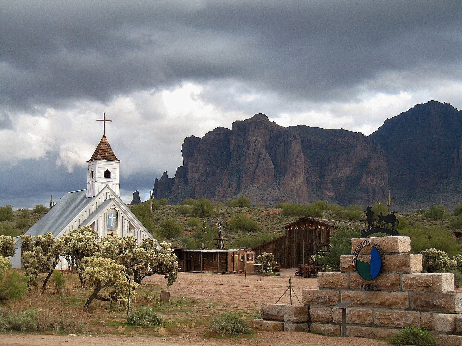 Apache Junction Church AZ