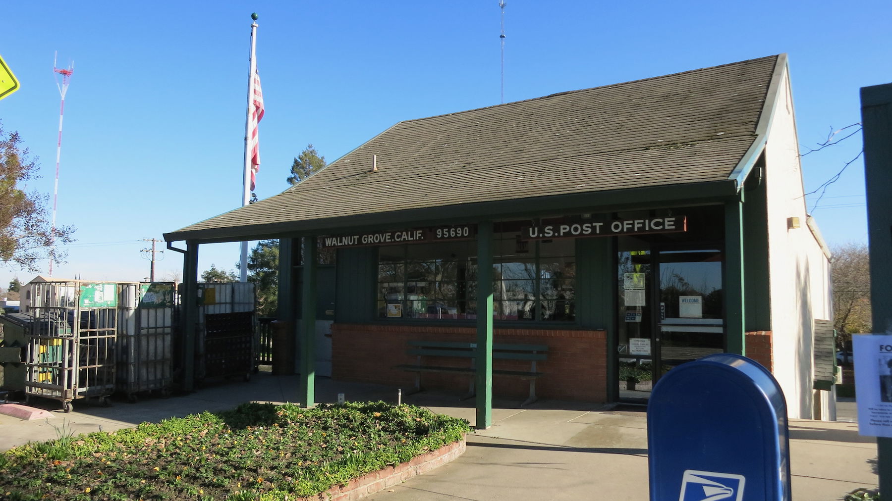 Walnut Grove, CA Post Office 95690 on the east bank of the Sacr…