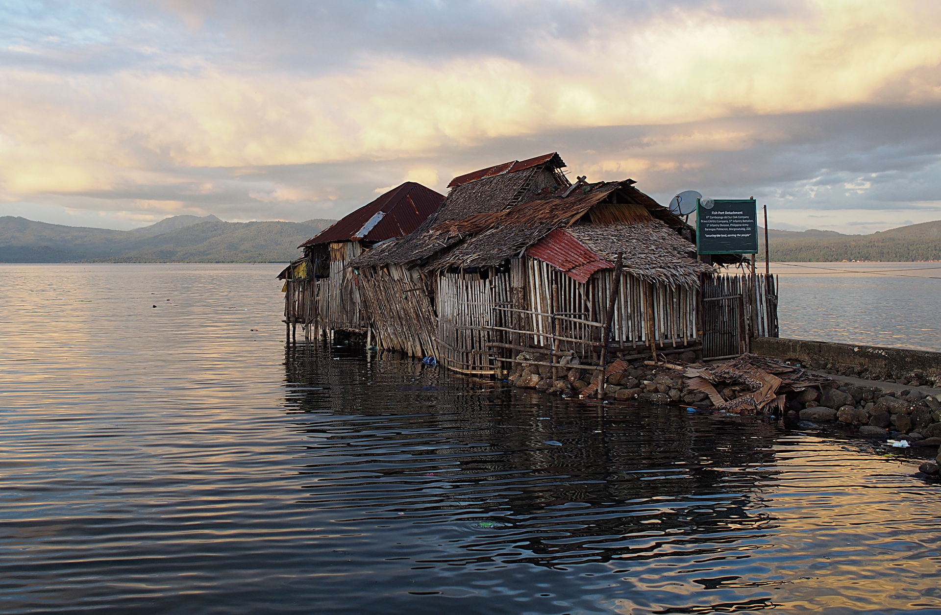Orig. Flickr title: No edit. At the port of Margosatubig, just …