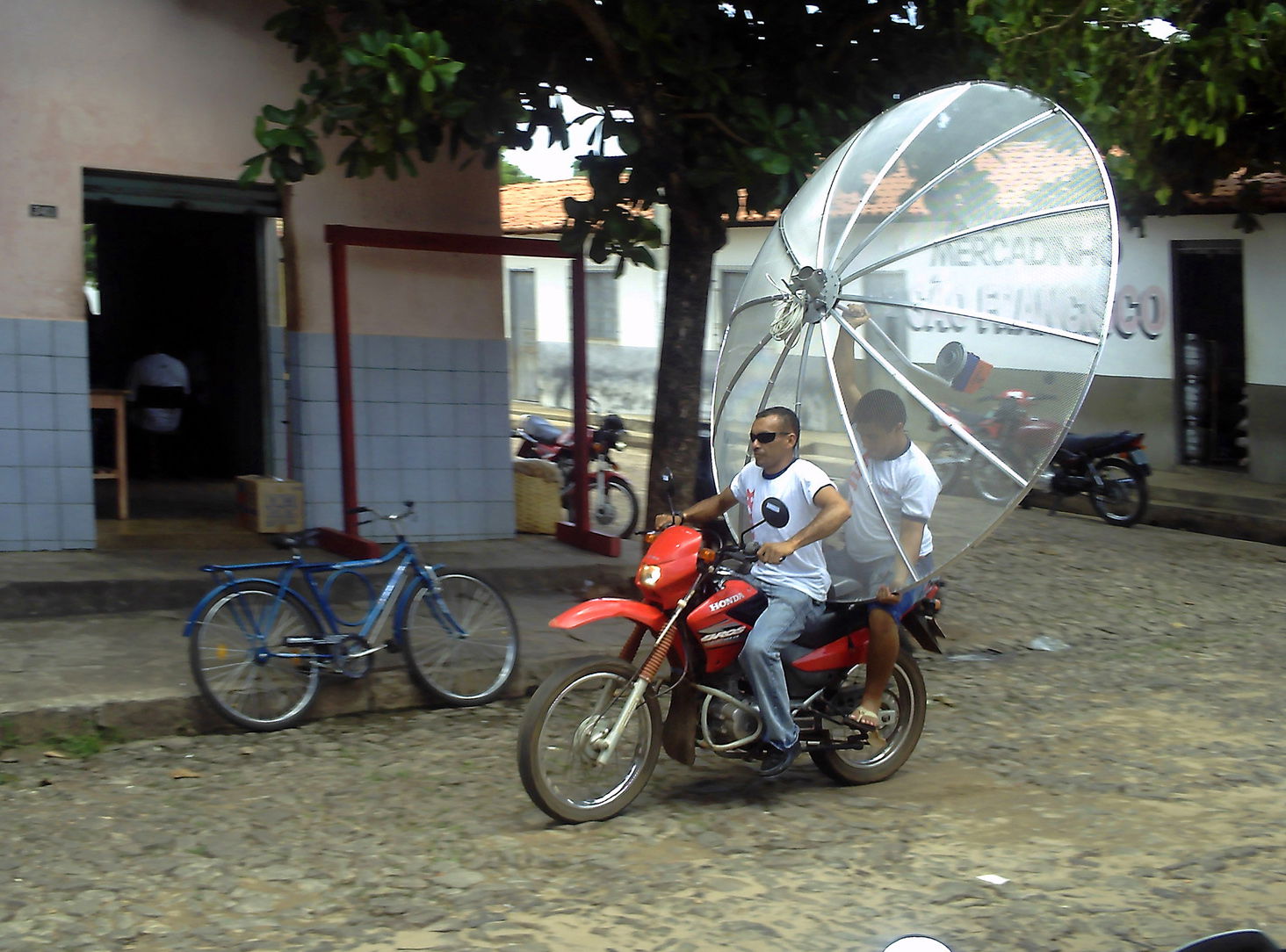 Em Esperantina PI as motos são o meio de transporte mais utiliz…