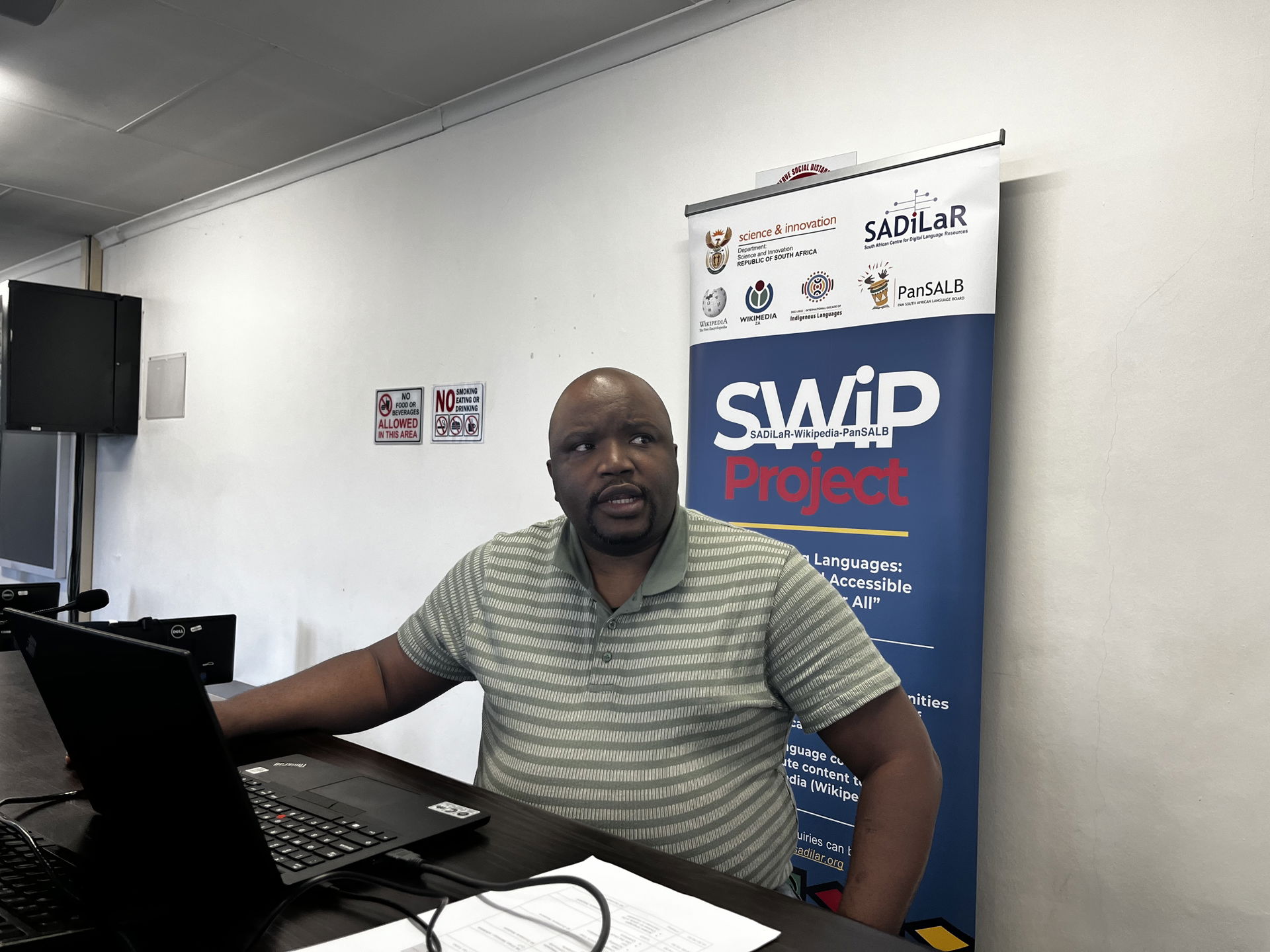 Wikimedia facilitator Mr Dumisani Ndlovu @SWiP Workshop at Univ…