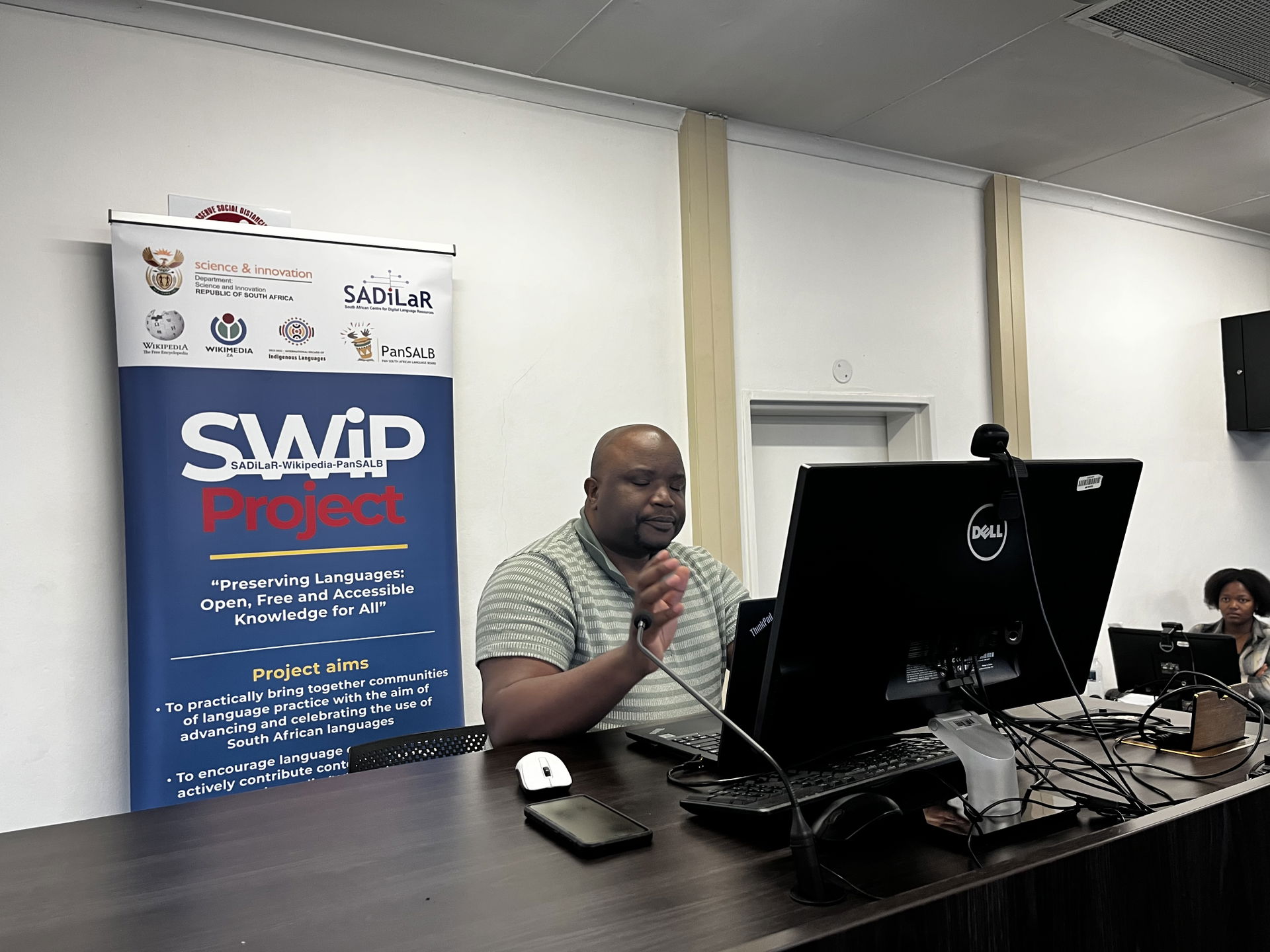 Wikimedia facilitator Mr Dumisani Ndlovu @SWiP Workshop at Univ…