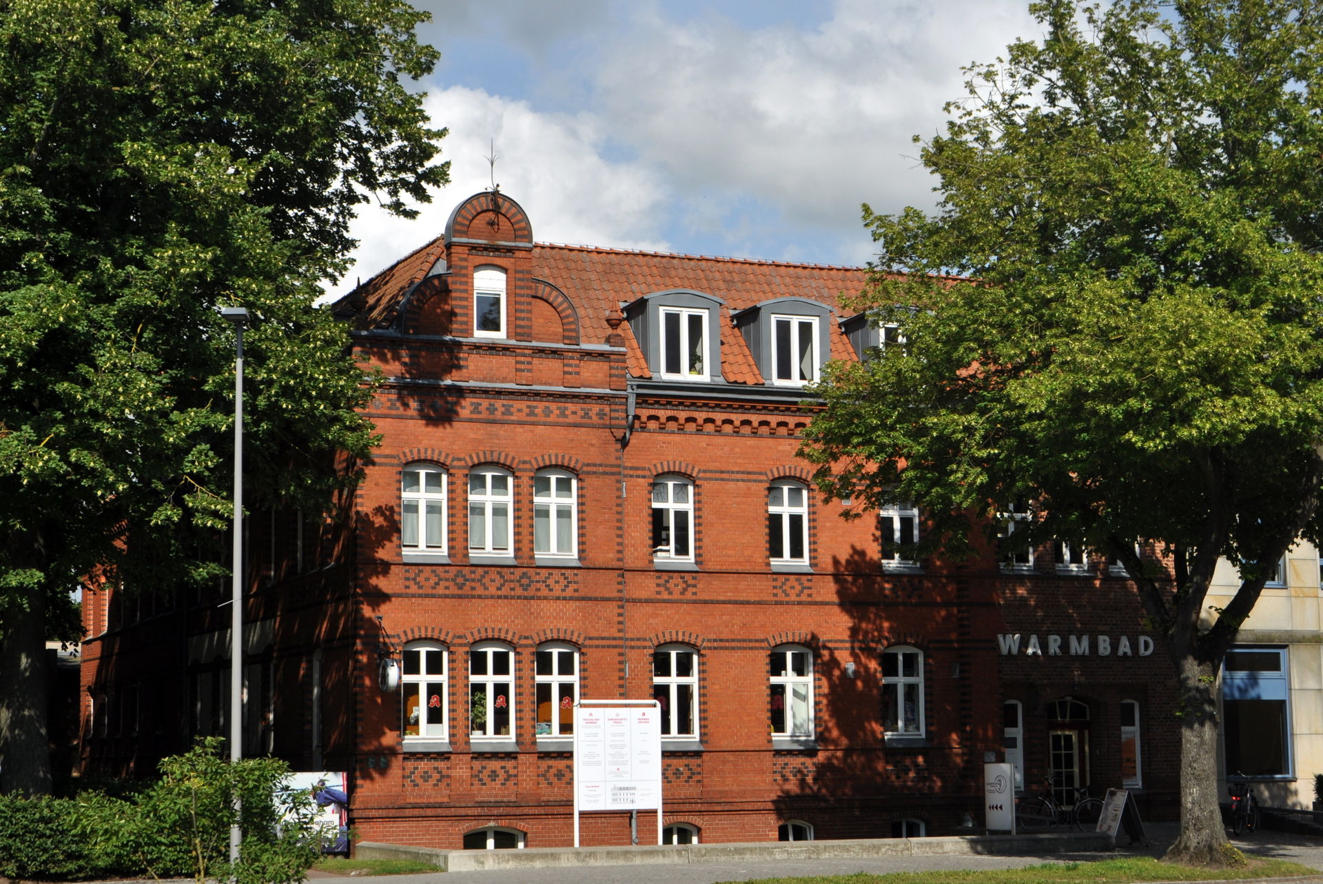 Stralsund, Olof-Palme-Platz 5, (2017-07-06)
This is a photograp…