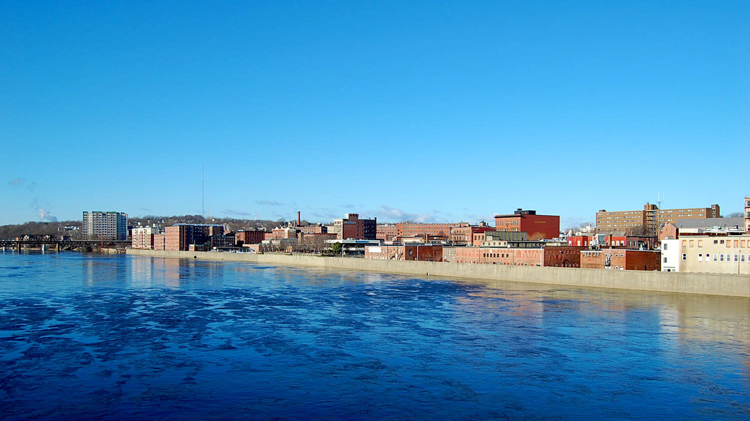 Looking northwards at Haverhill, Massachusetts across the Merri…