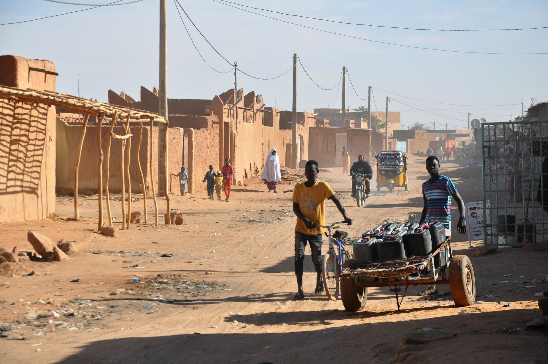 Street scene in Arlit, a large mining town in northern Niger.
