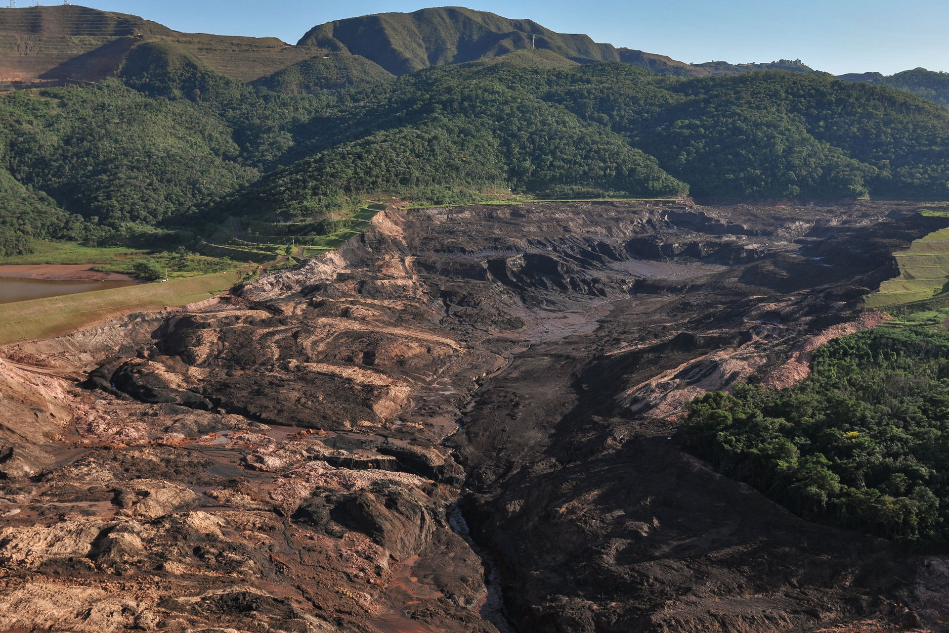 Catástrofe socioambiental provocada pelo rompimento de barragem…