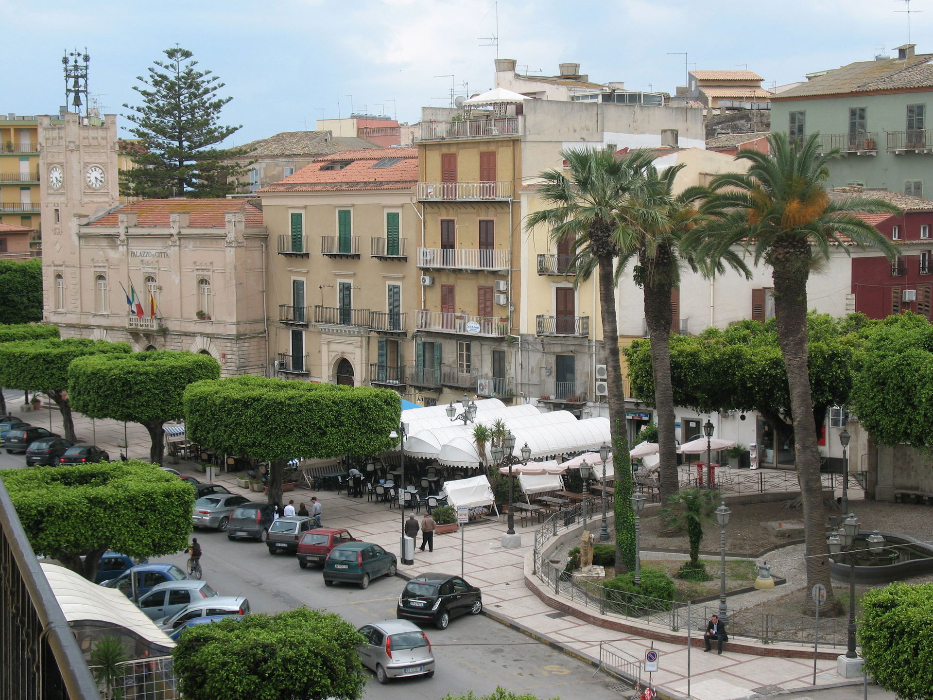 Piazza Progresso, Palazzo di città