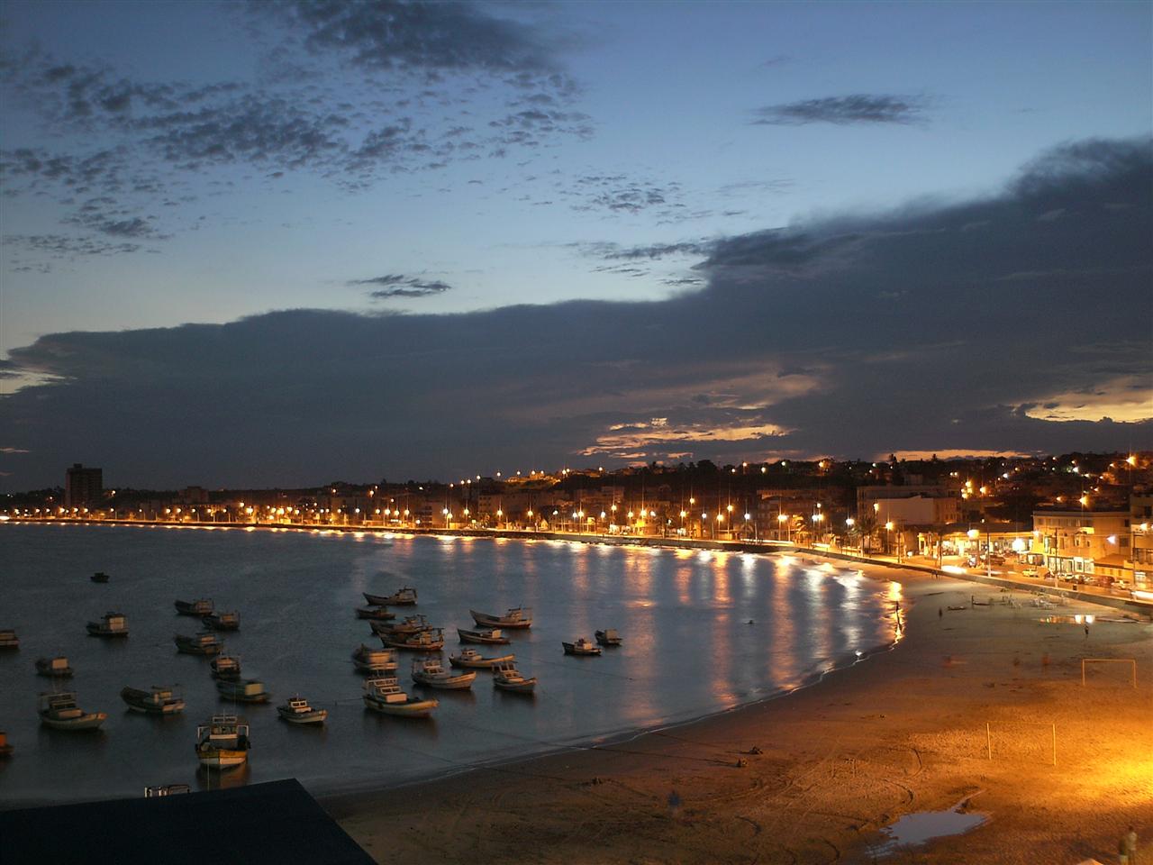Praia central de Marataízes. (Foto do site oficial do município)
