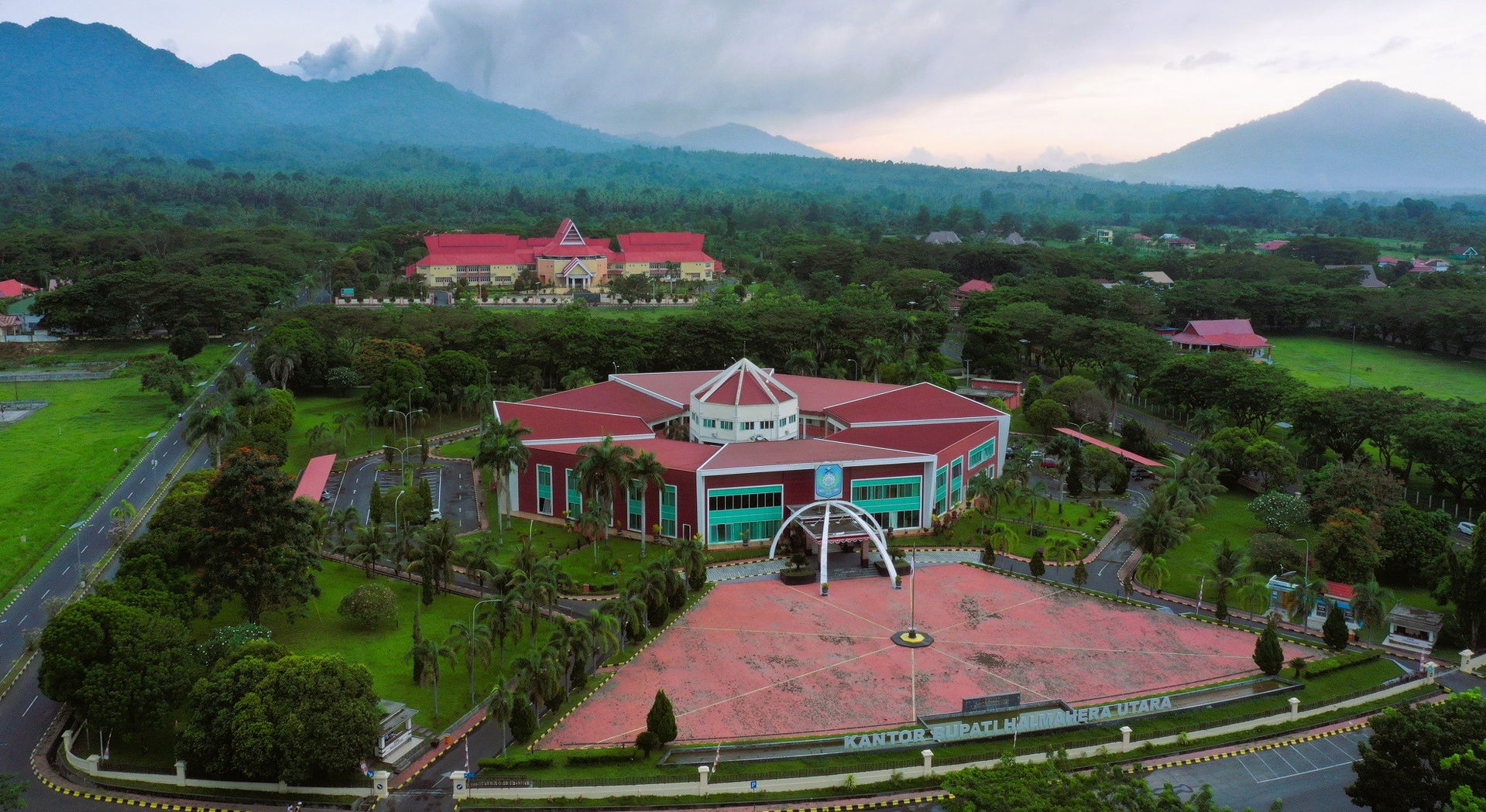 Regent and parliamentary offices of North Halmahera Regency in …