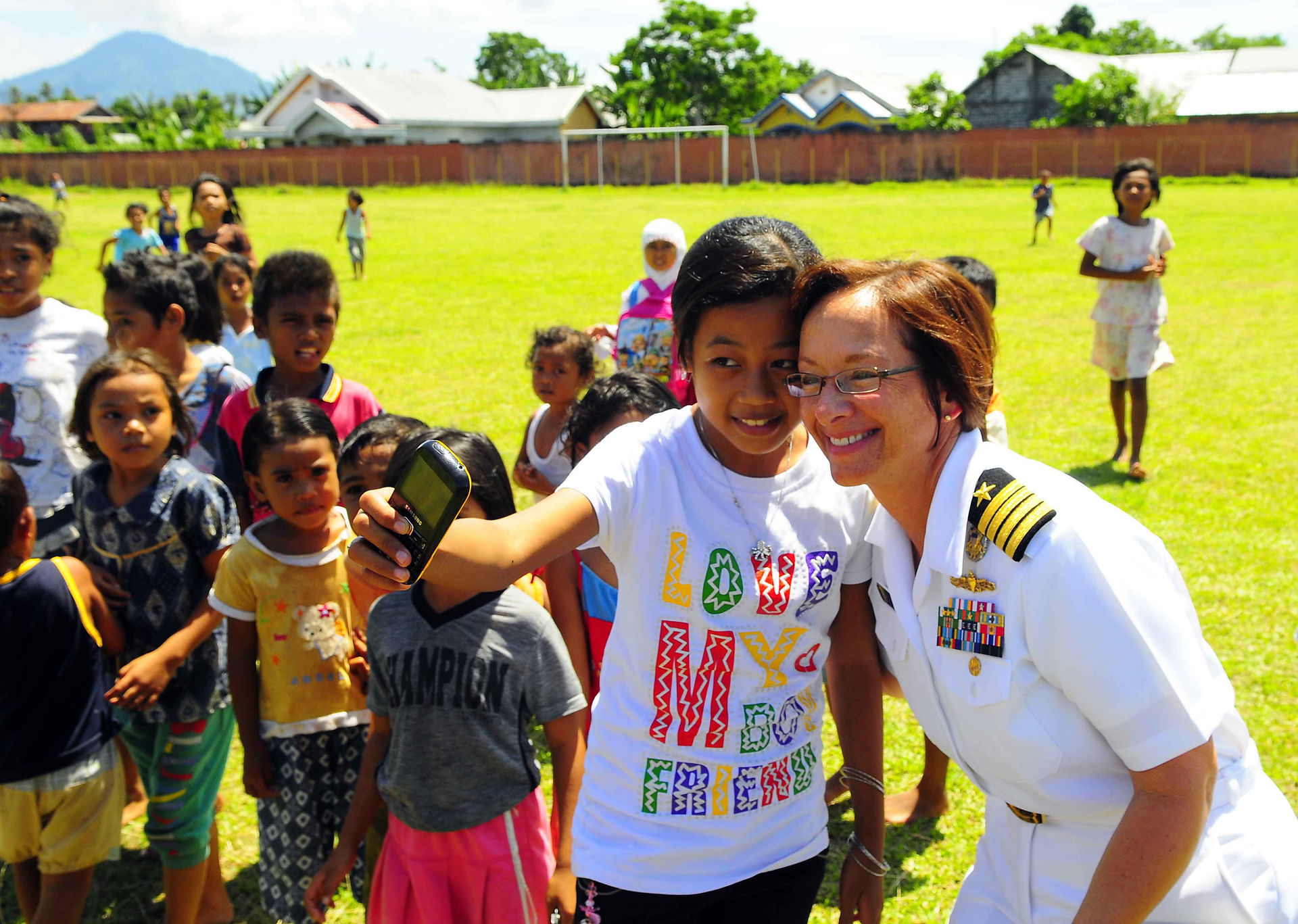 TOBELO, Indonesia (July 13, 2010) Capt. Lisa M. Franchetti, com…