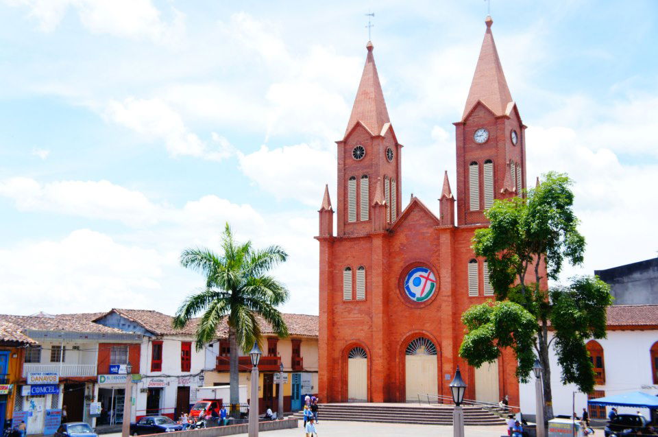 Plaza Mariscal Robledo antes de su remodelación del año 2015 y…