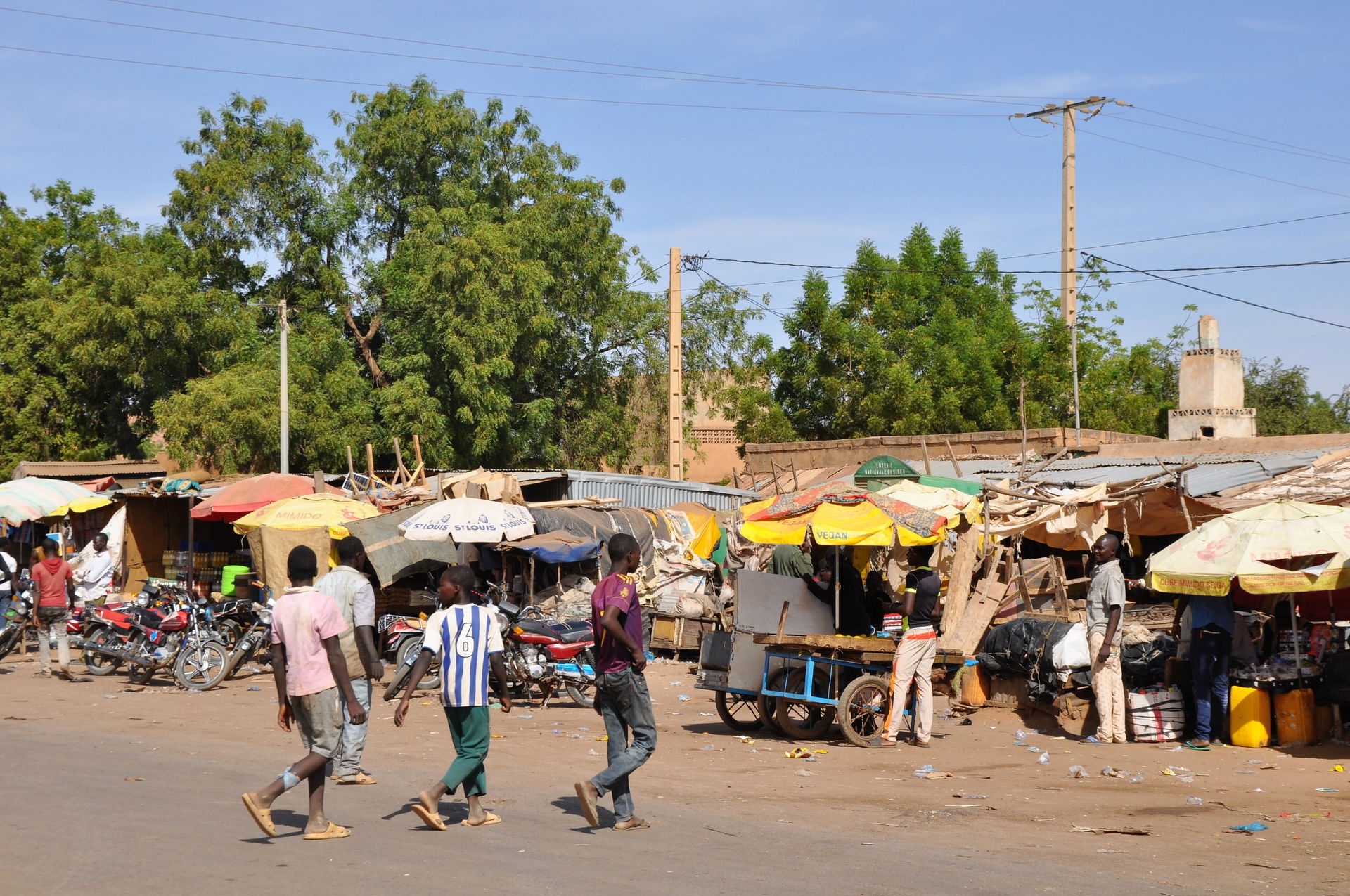 A street scene in the town centre of Dogontdoutchi, Niger (Depa…