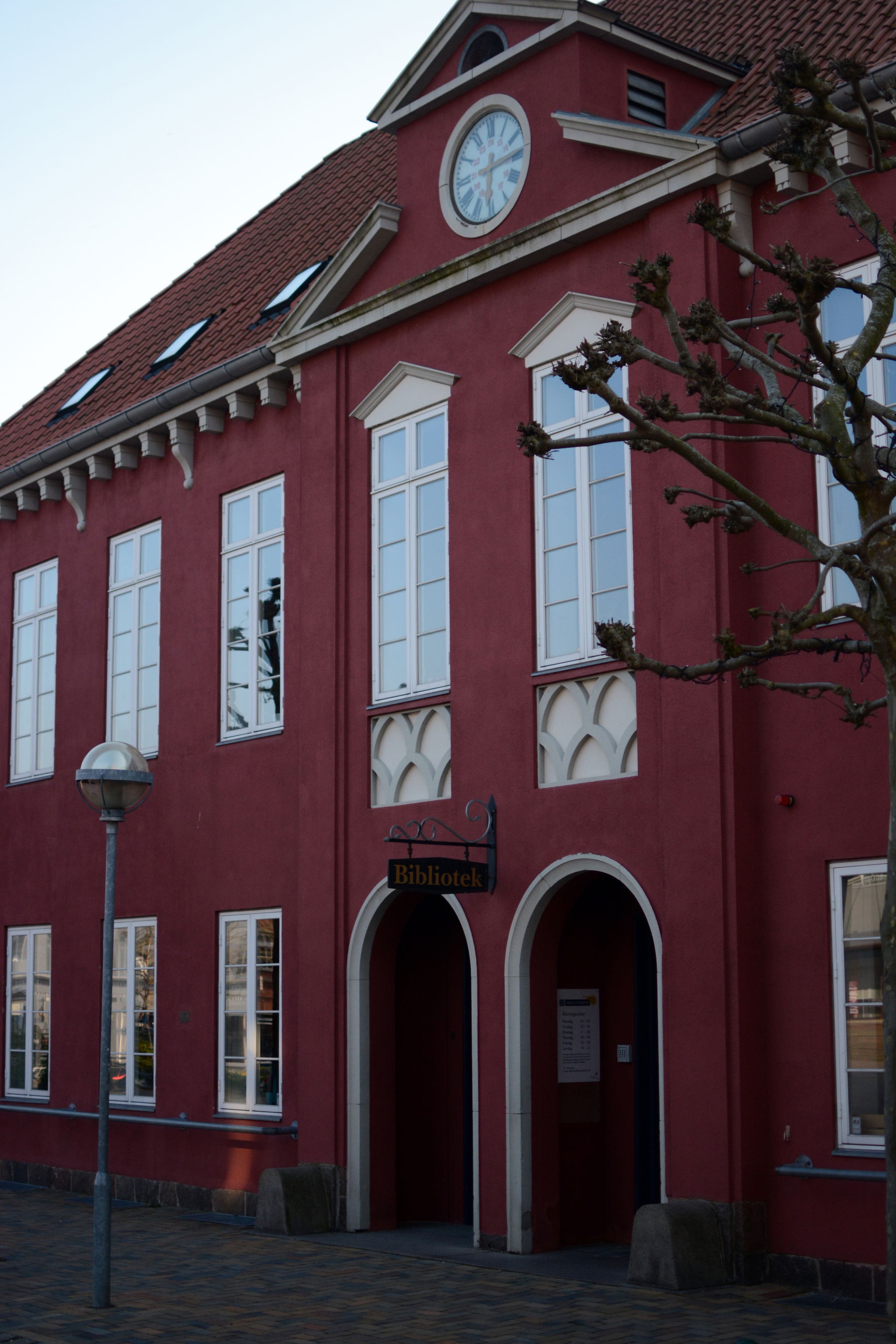 Ringe Bibliotek, set fra Ringe Torv
