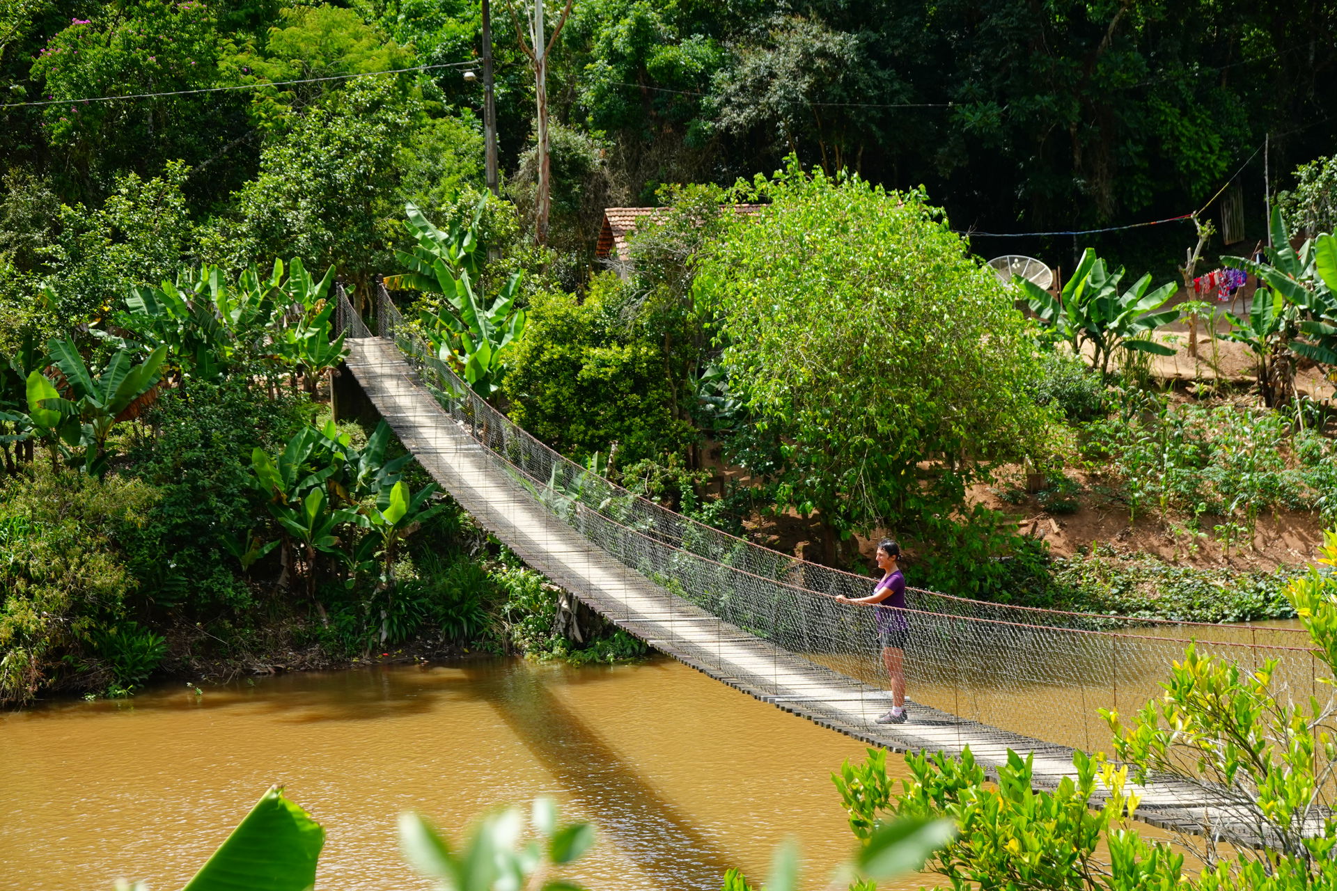 Ponte sobre o Rio Açungui, cerca de 5km rio abaixo do antigo nú…