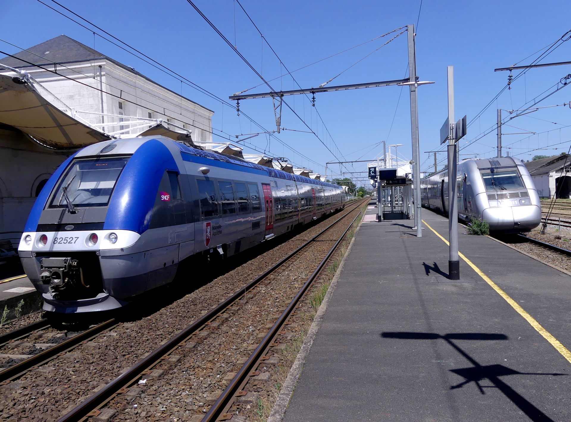 Sight of the regional trains n° 863044 from Poitiers to Tours (…