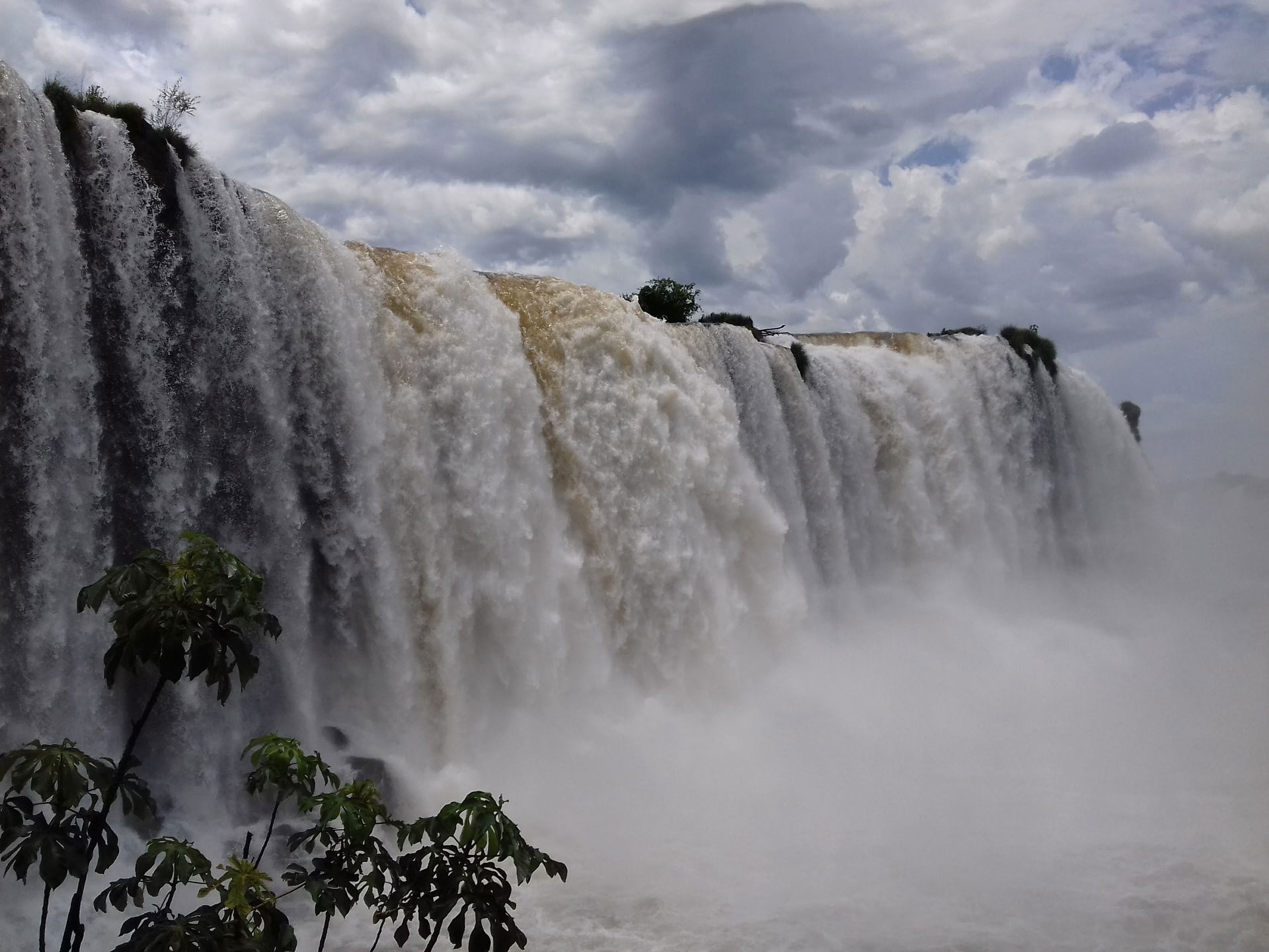 Vista da primeira queda das Cataratas do Iguaçu, geralmente ao …