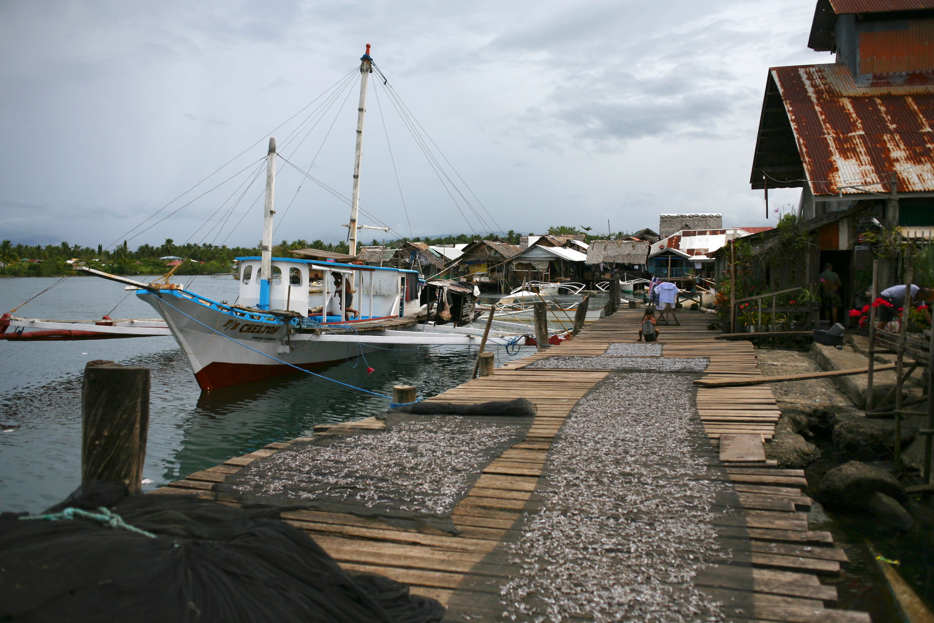 La zona dell'embarcadero a Cantilan, Surigao del Sur, Filippine