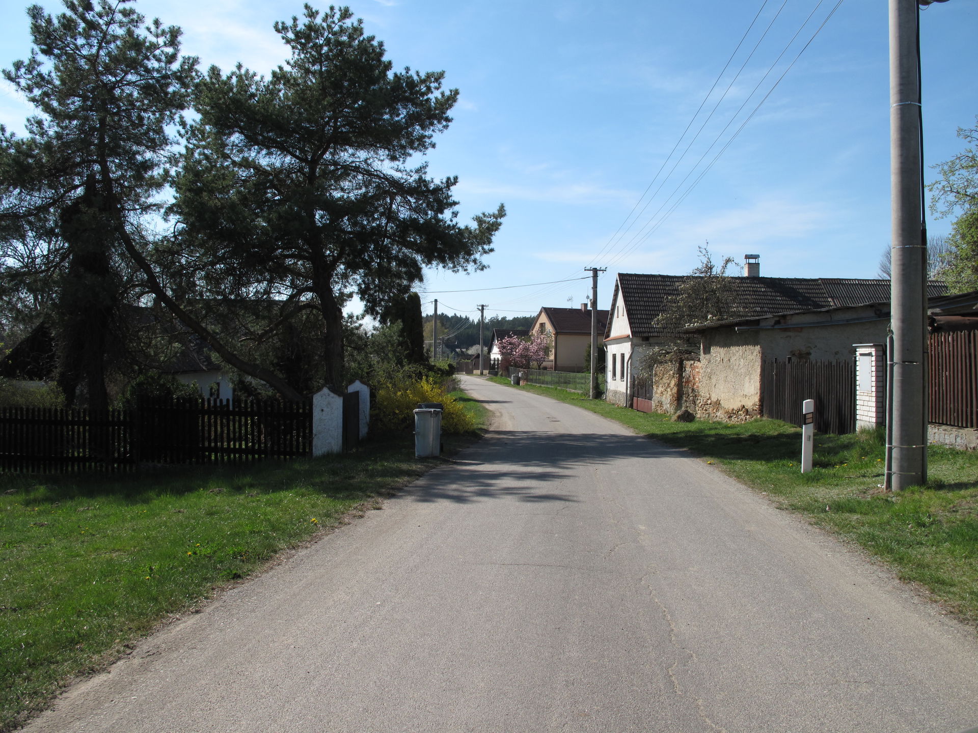 Road in Podolí (Ratibořské Hory).