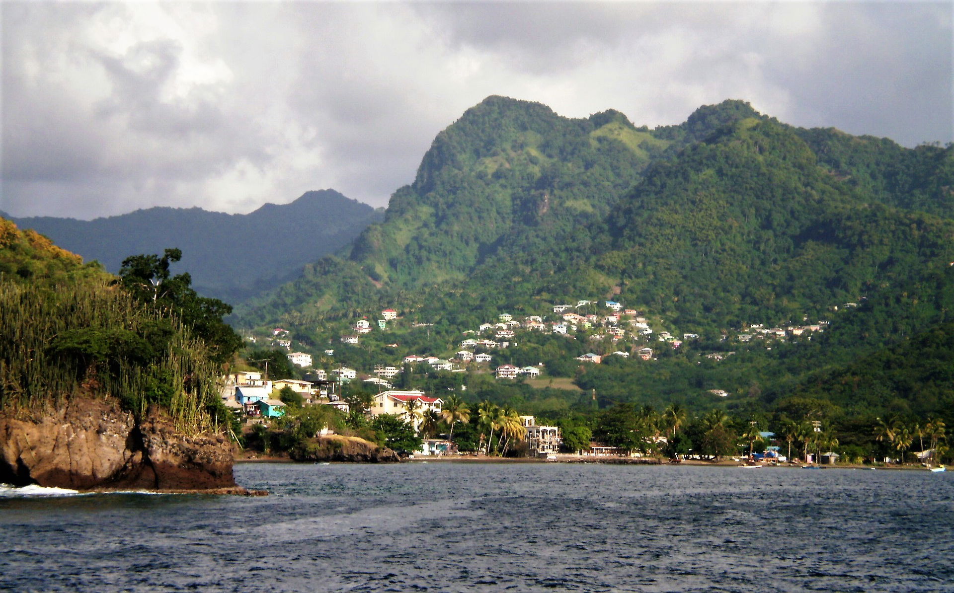 Vista de Layou desde el mar